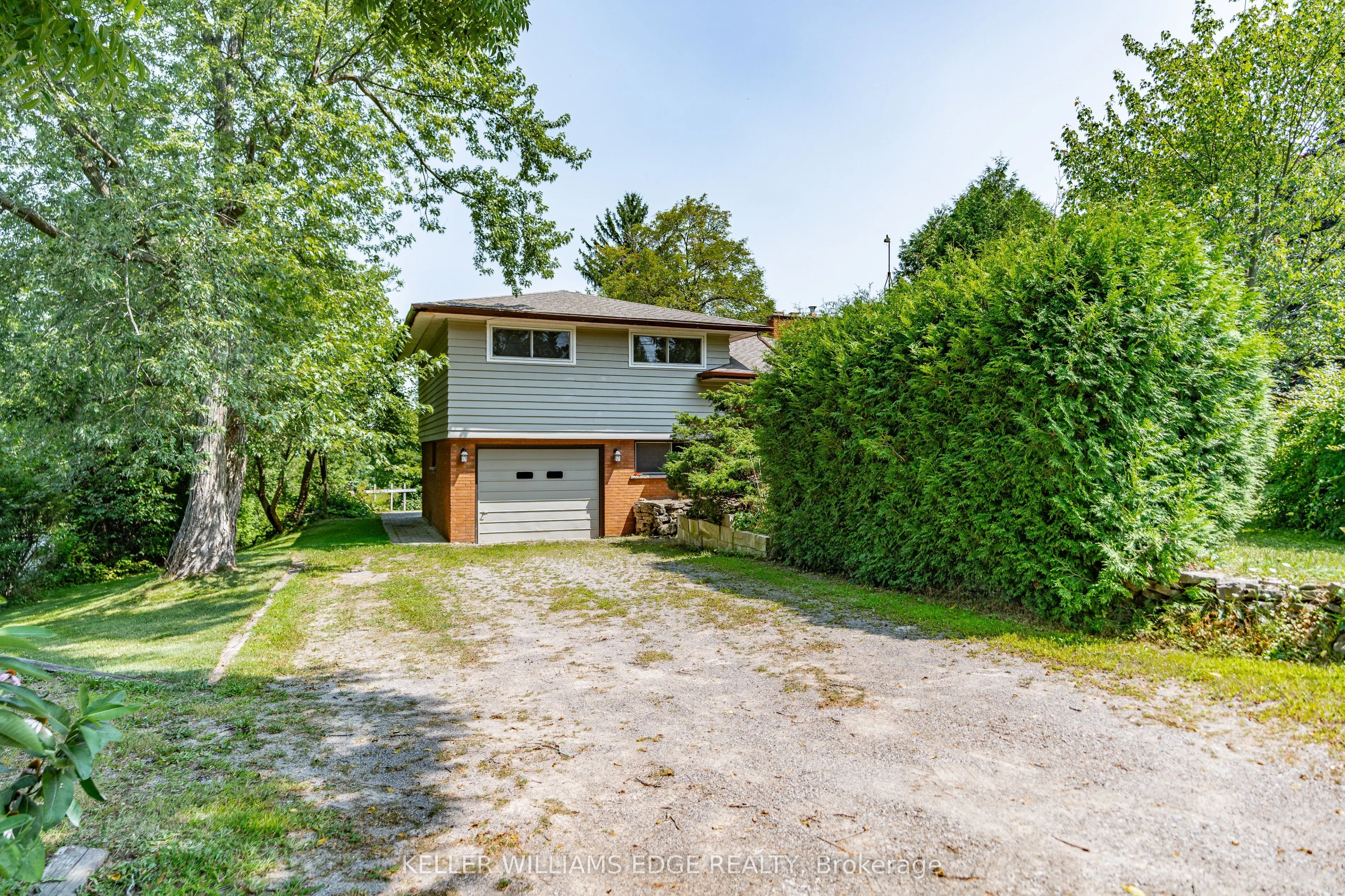 1352 Centre Road
