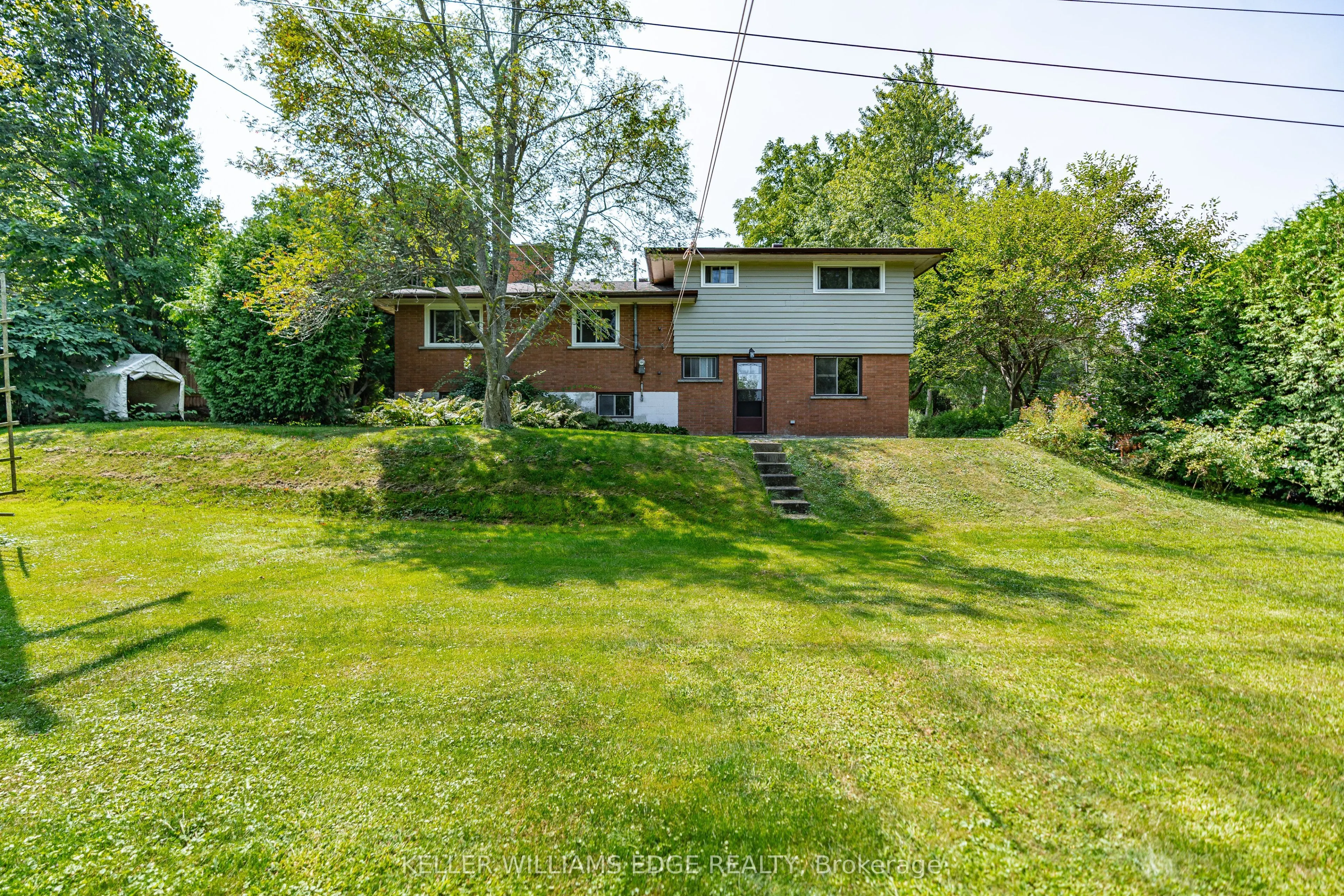 1352 Centre Road