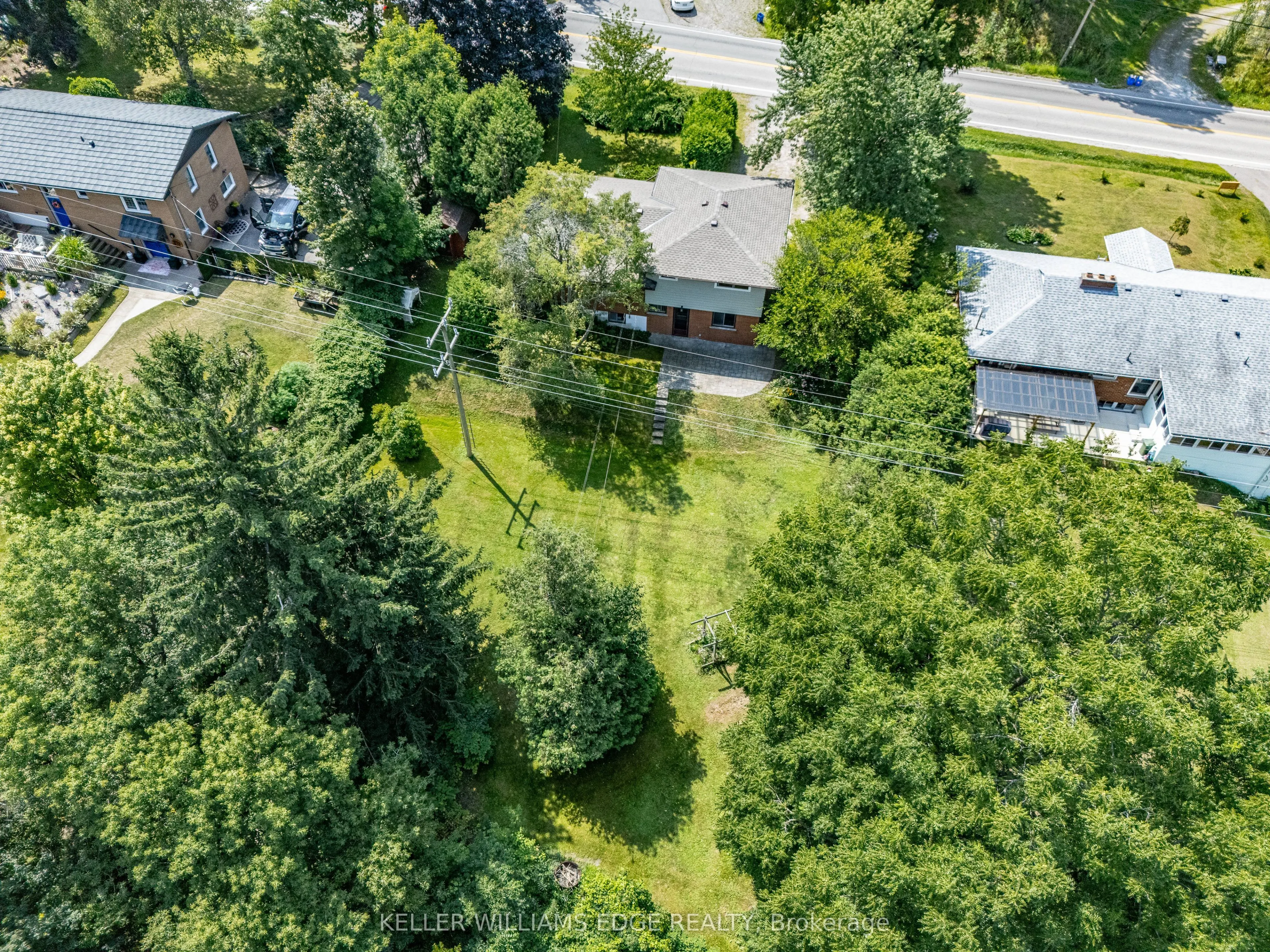 1352 Centre Road