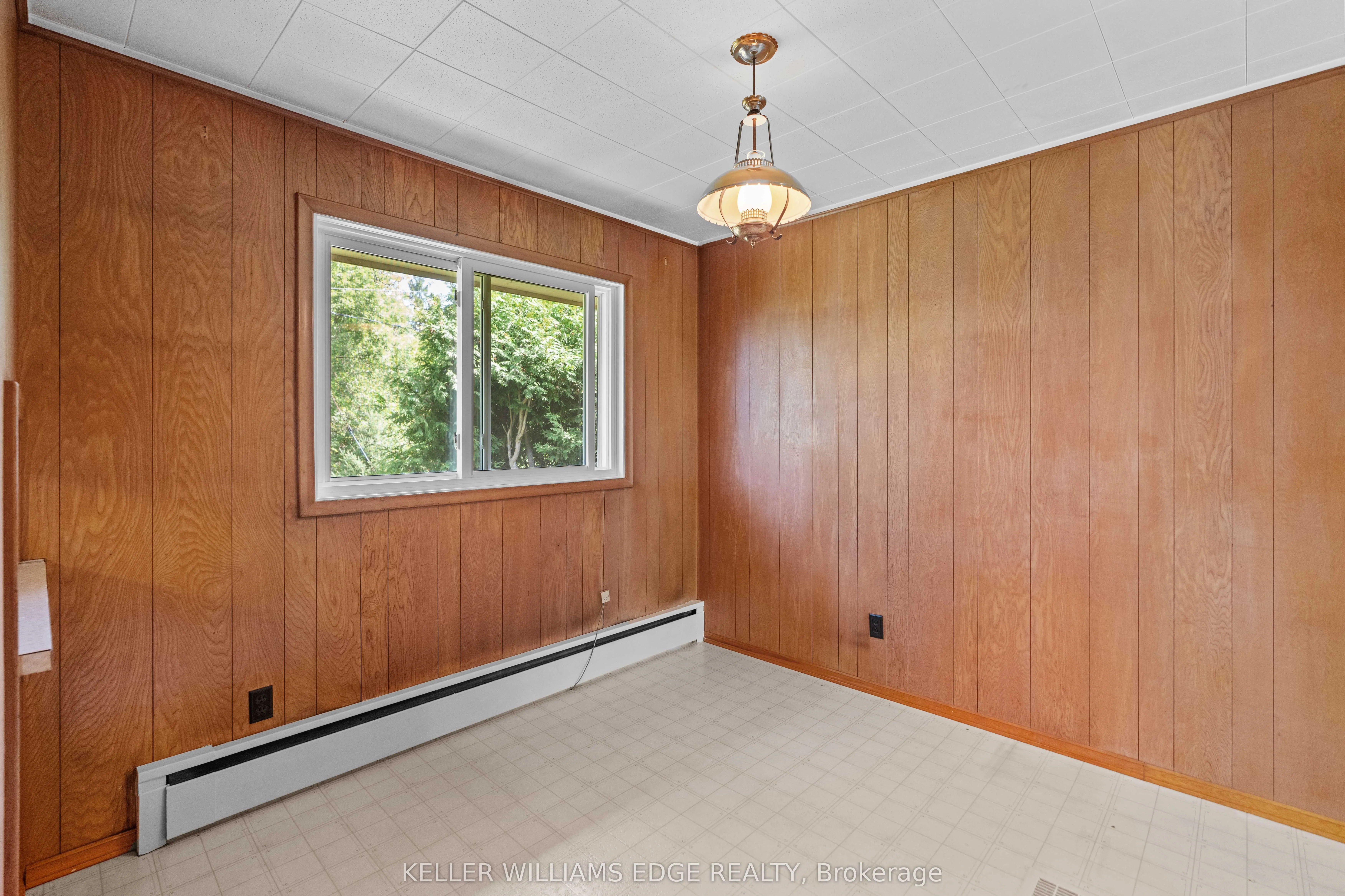 1352 Centre Road
