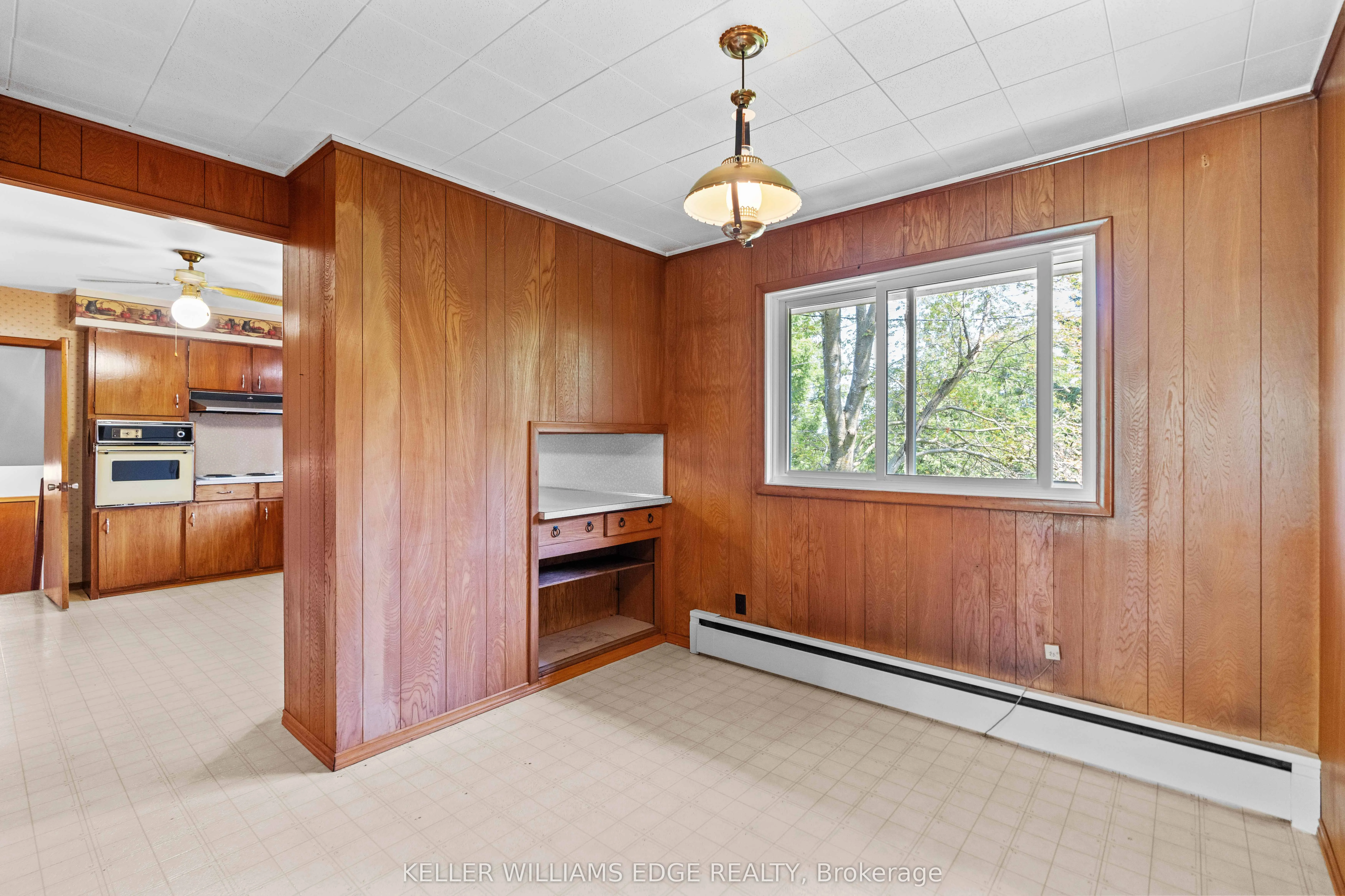 1352 Centre Road
