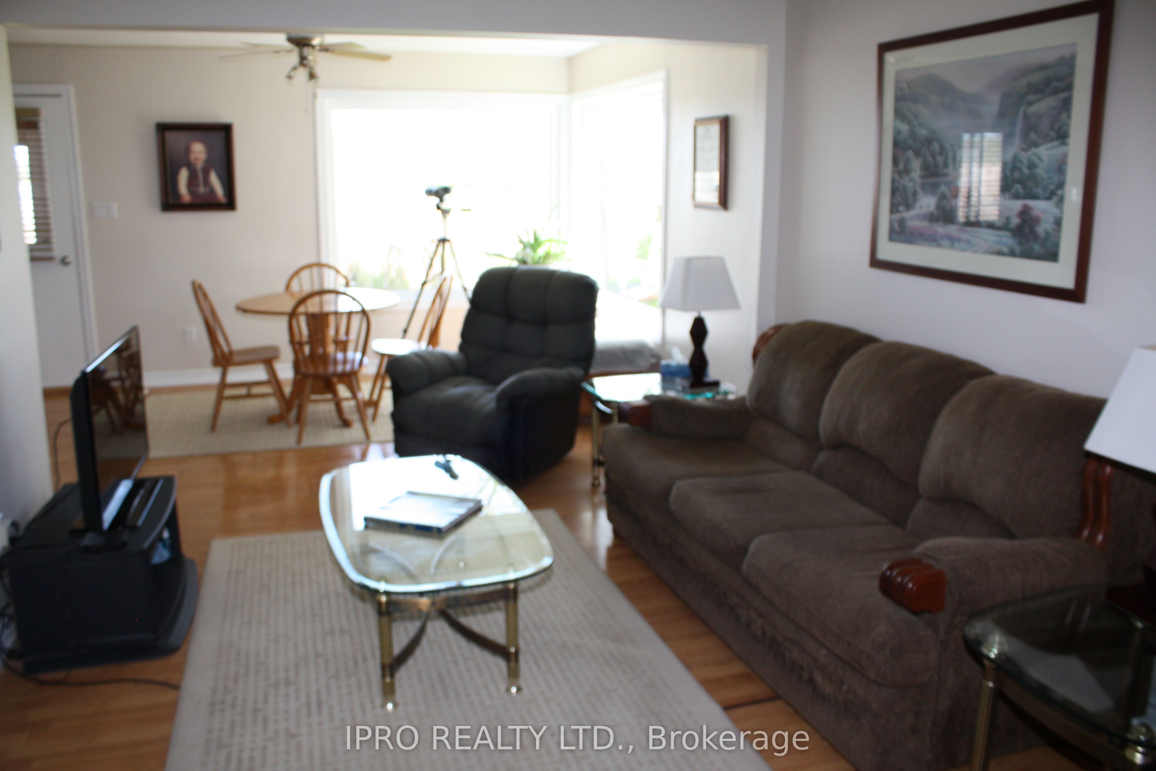 33 Willow Point Road