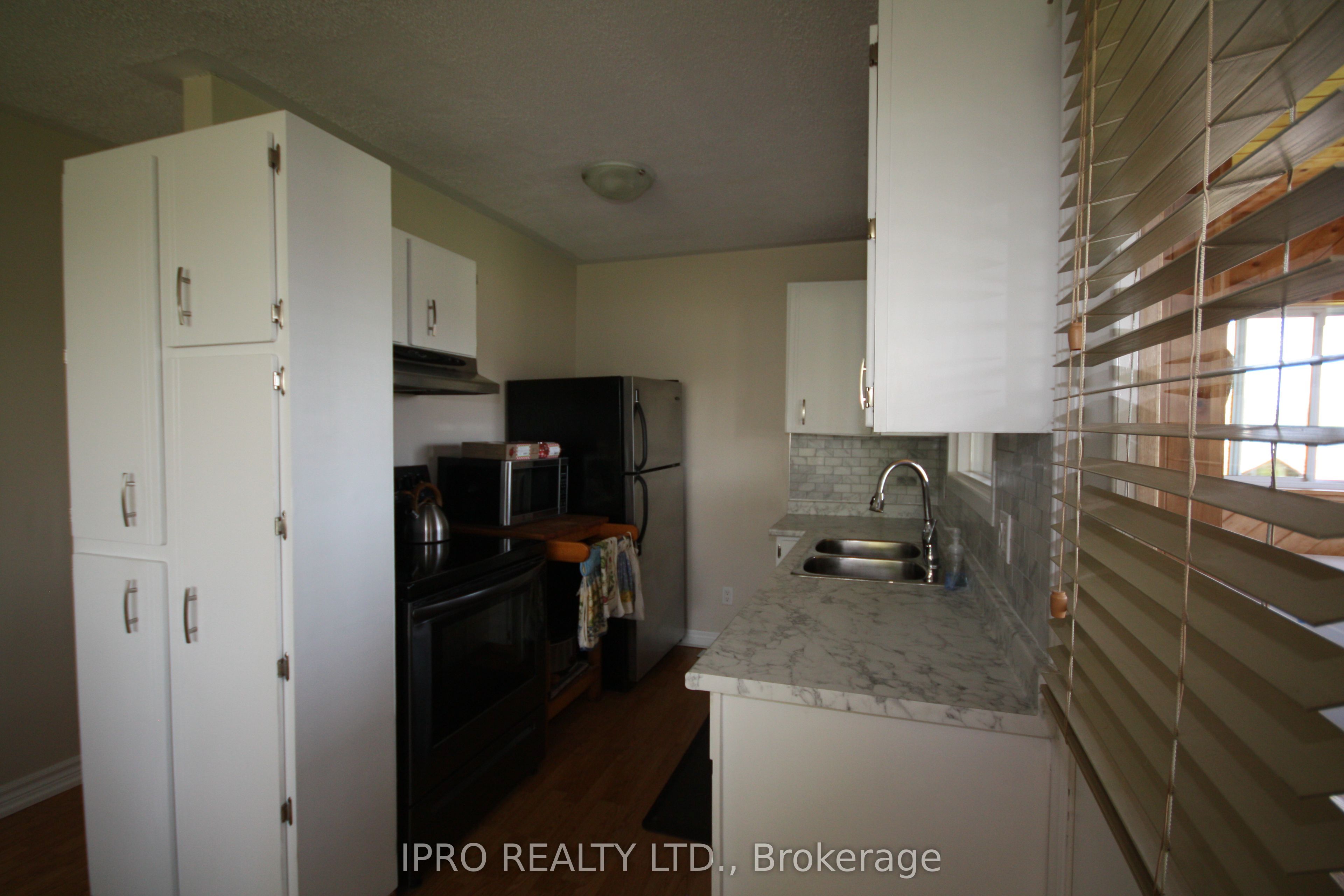 33 Willow Point Road