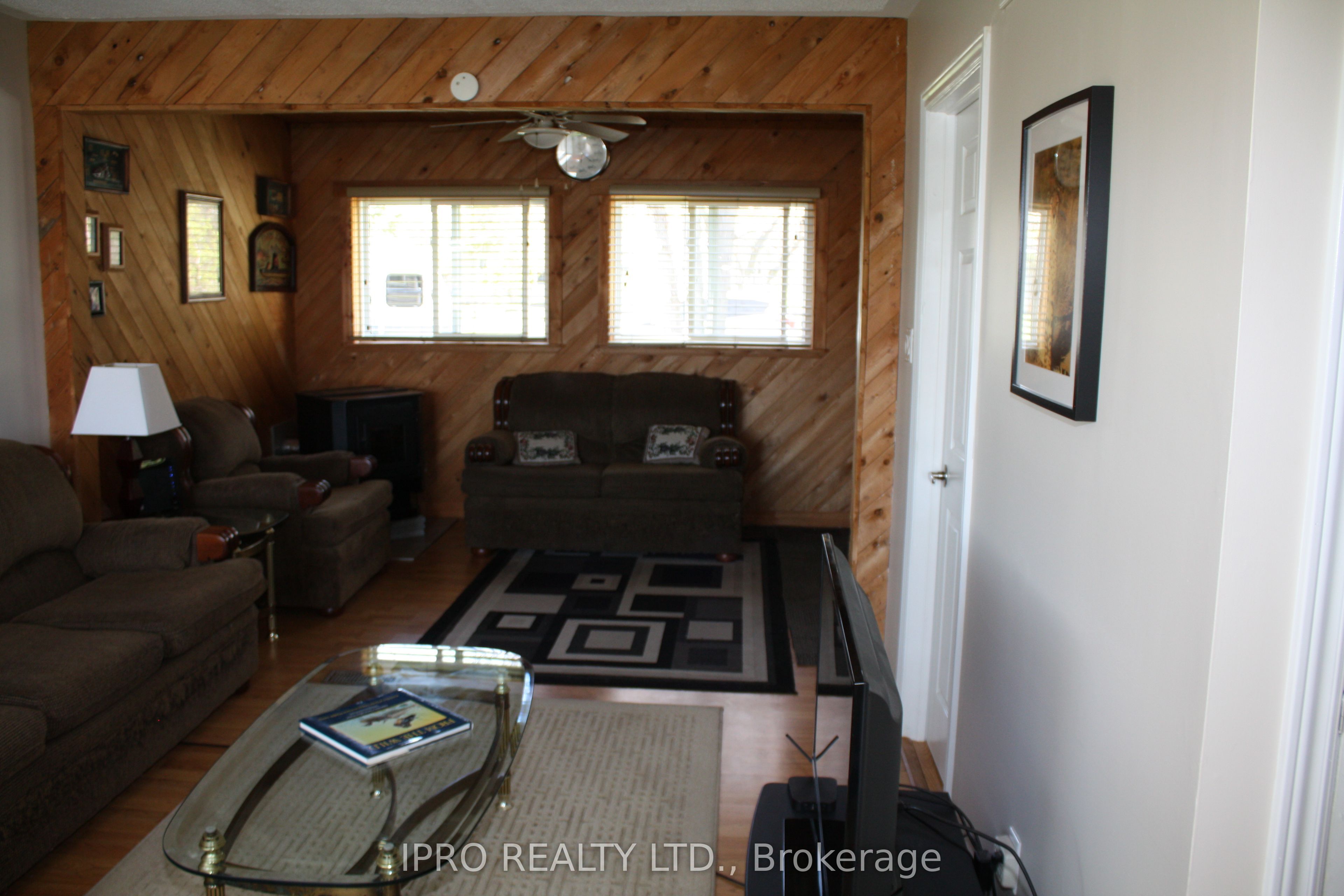 33 Willow Point Road