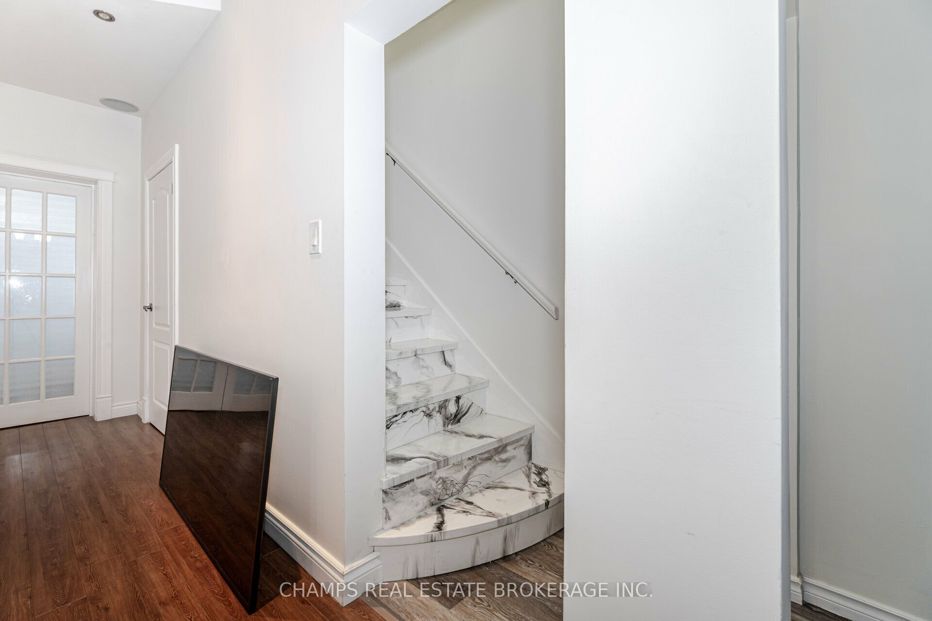 242 East Avenue N