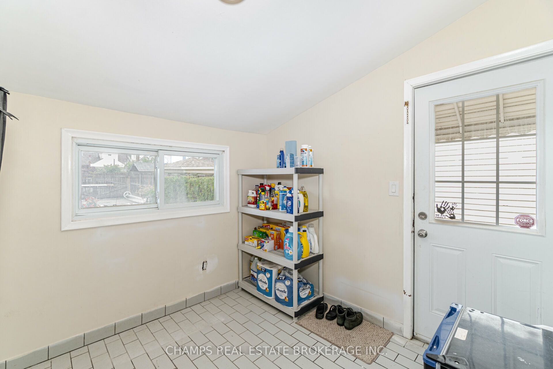 242 East Avenue N