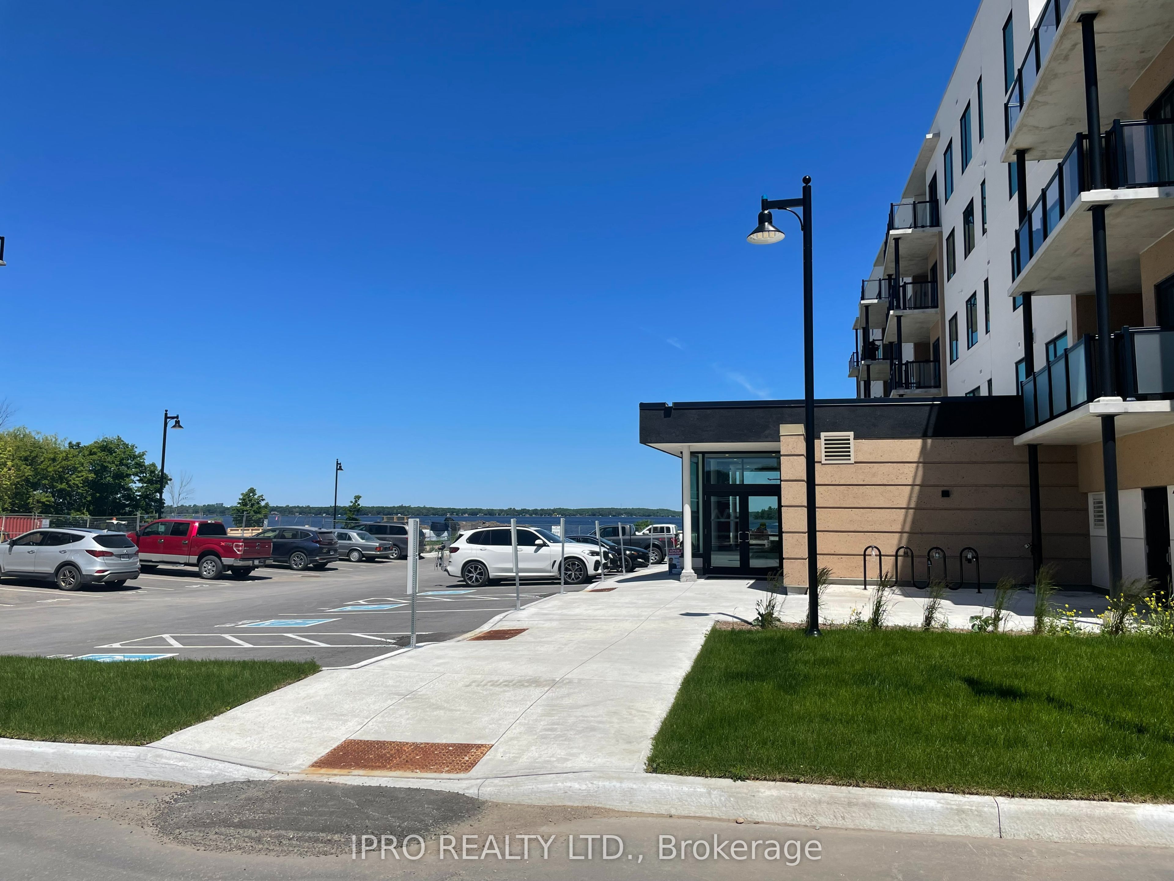 19B West Street N #303