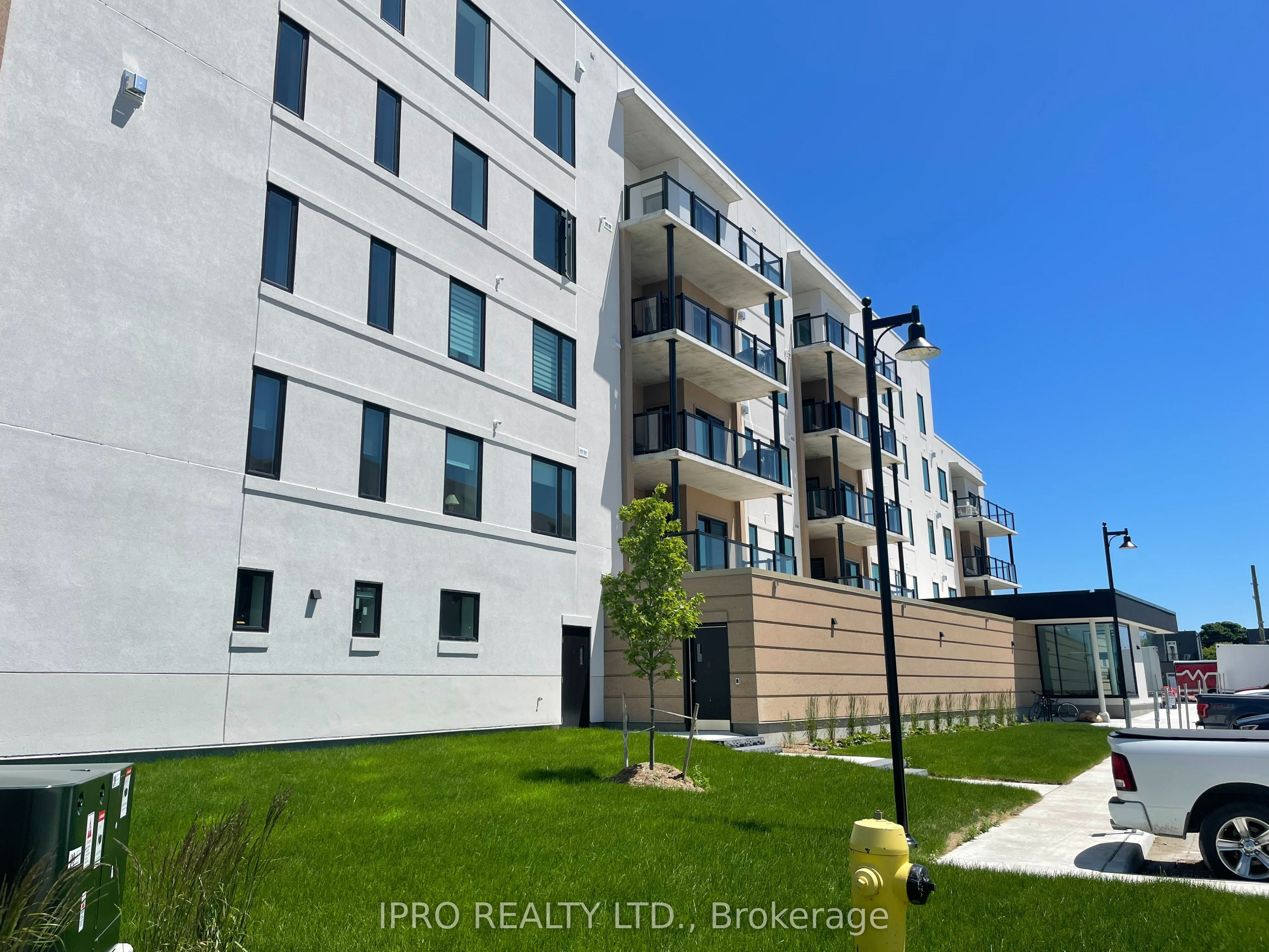 19B West Street N #303