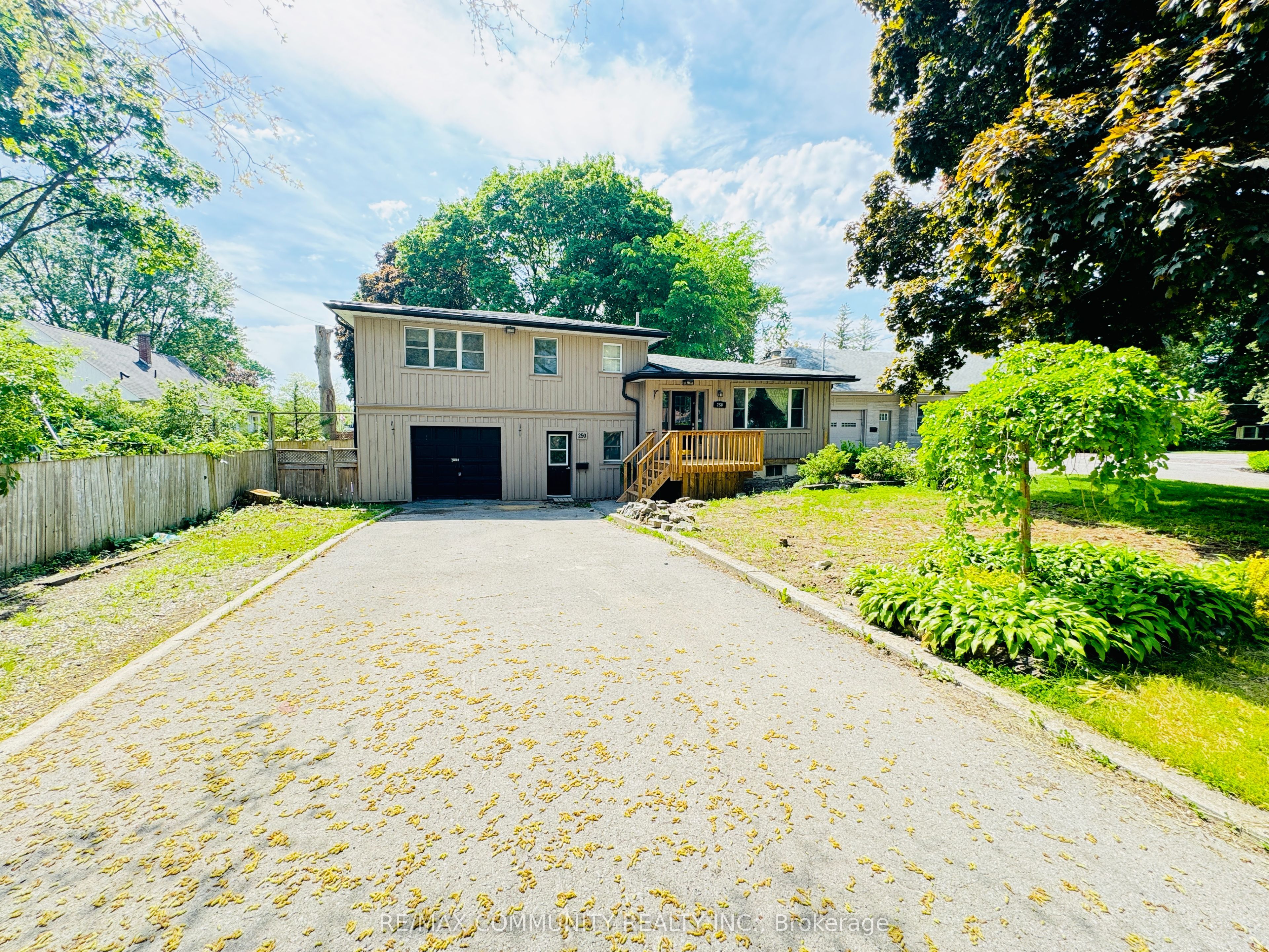 250 MacDonald Avenue