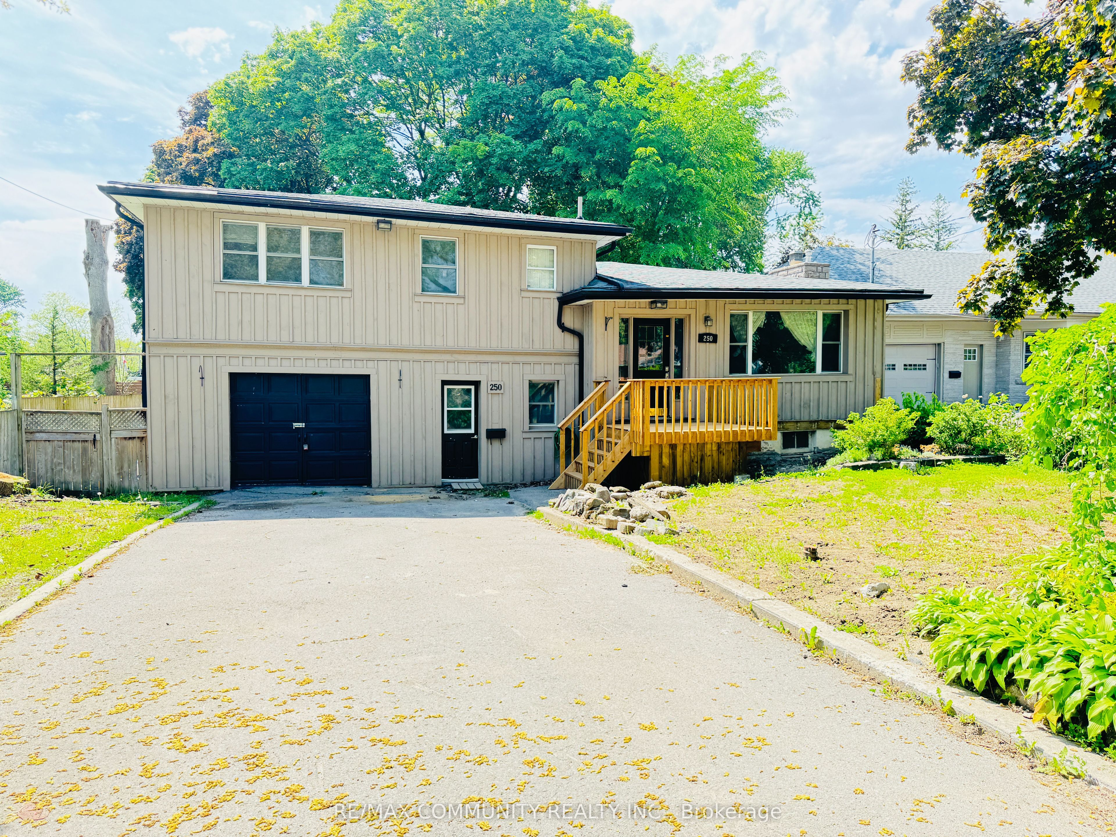 250 MacDonald Avenue