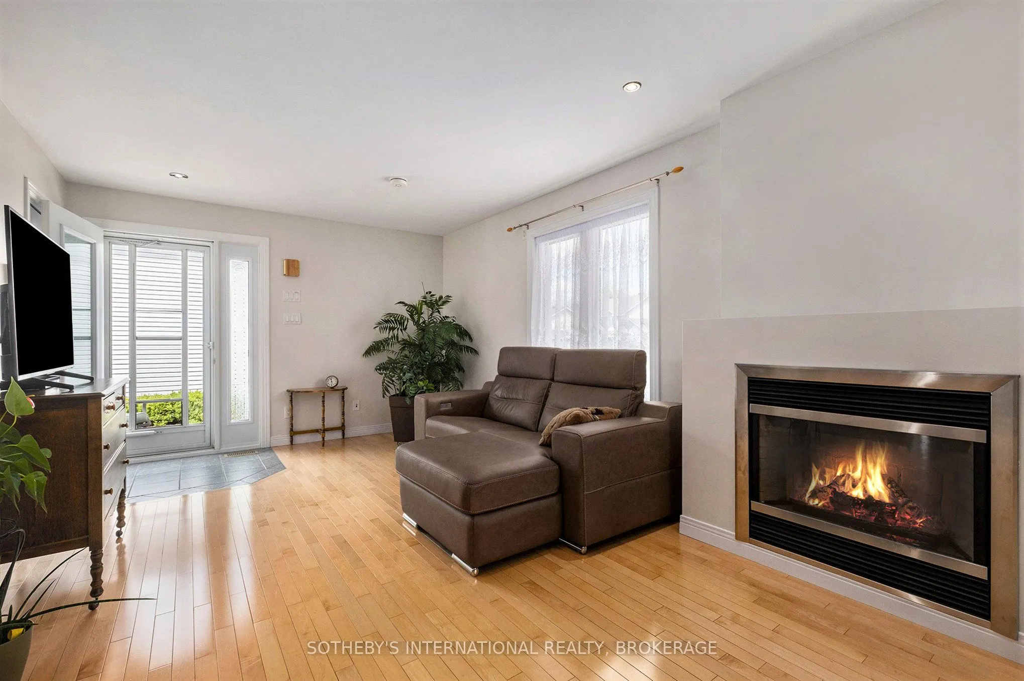 389 Albert Street