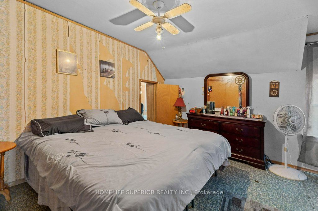 678 SQUIRE Road