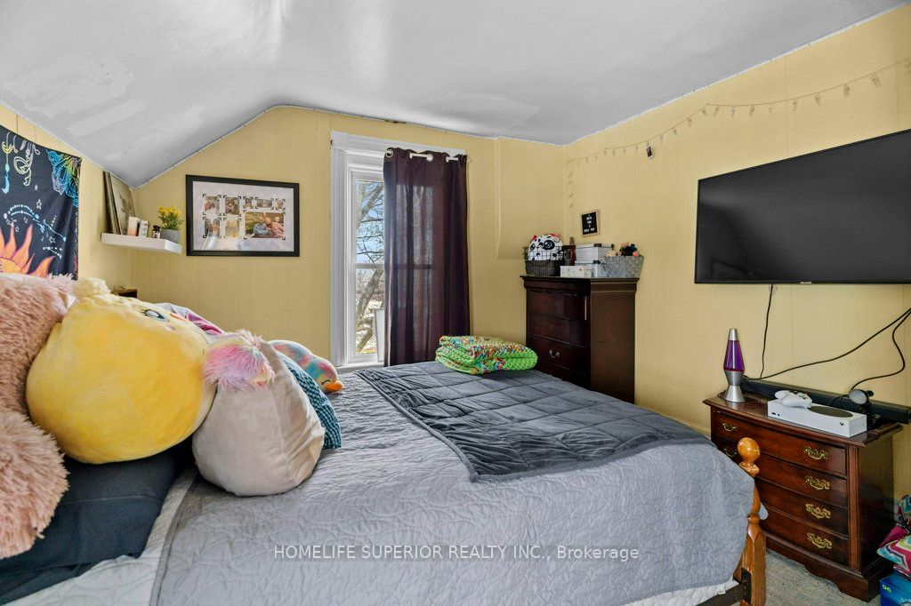 678 SQUIRE Road