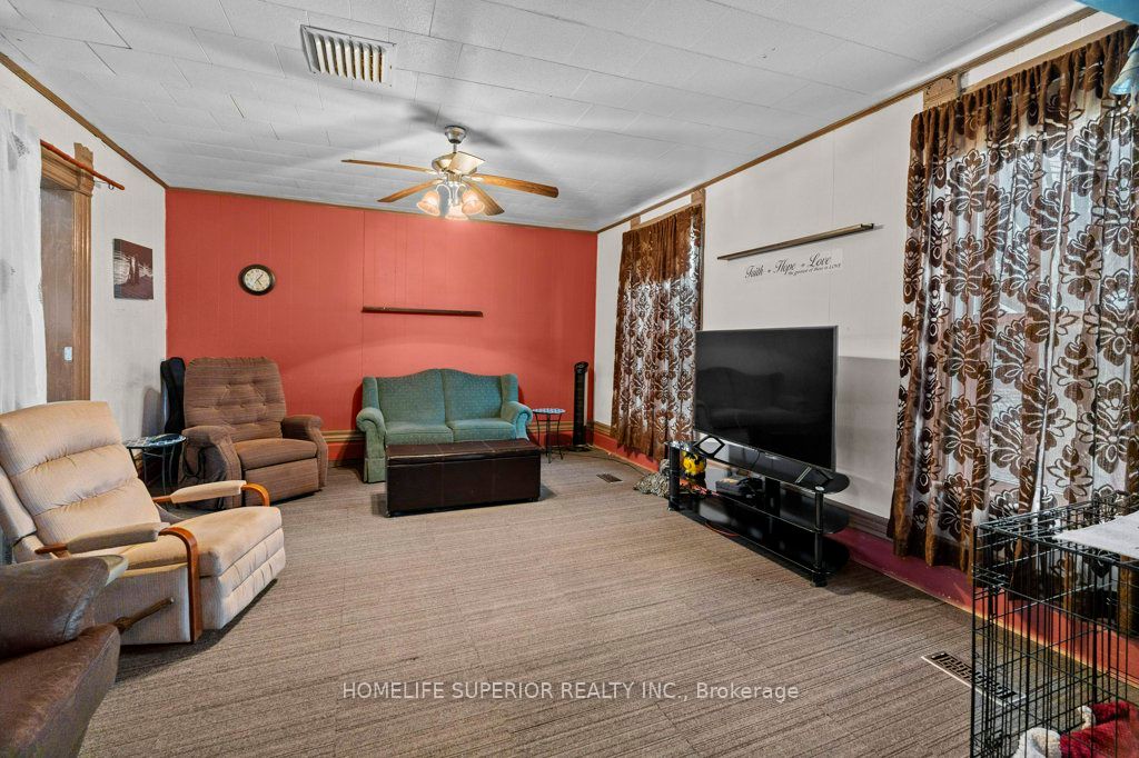 678 SQUIRE Road