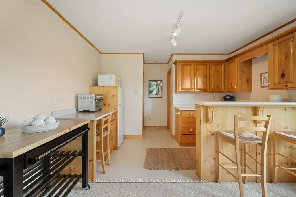 836081 4th Line E