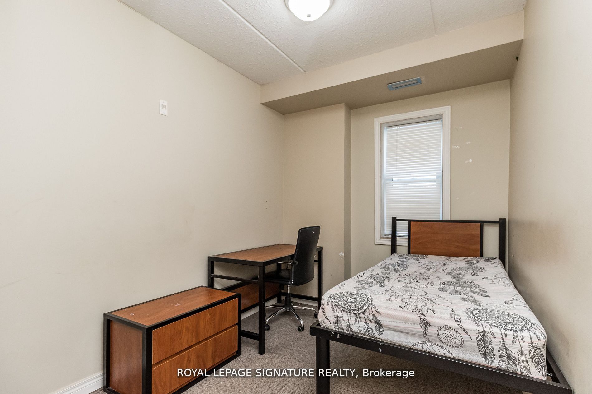 253 Lester Street, #101