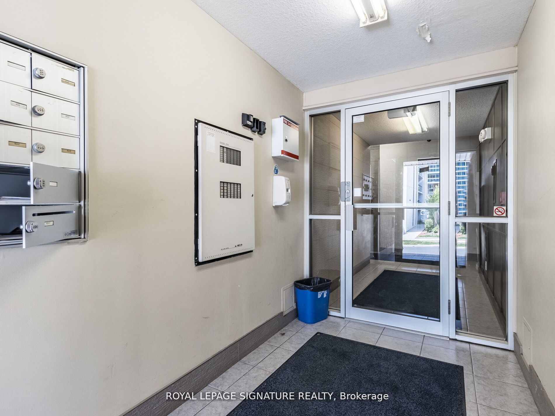 253 Lester Street, #101