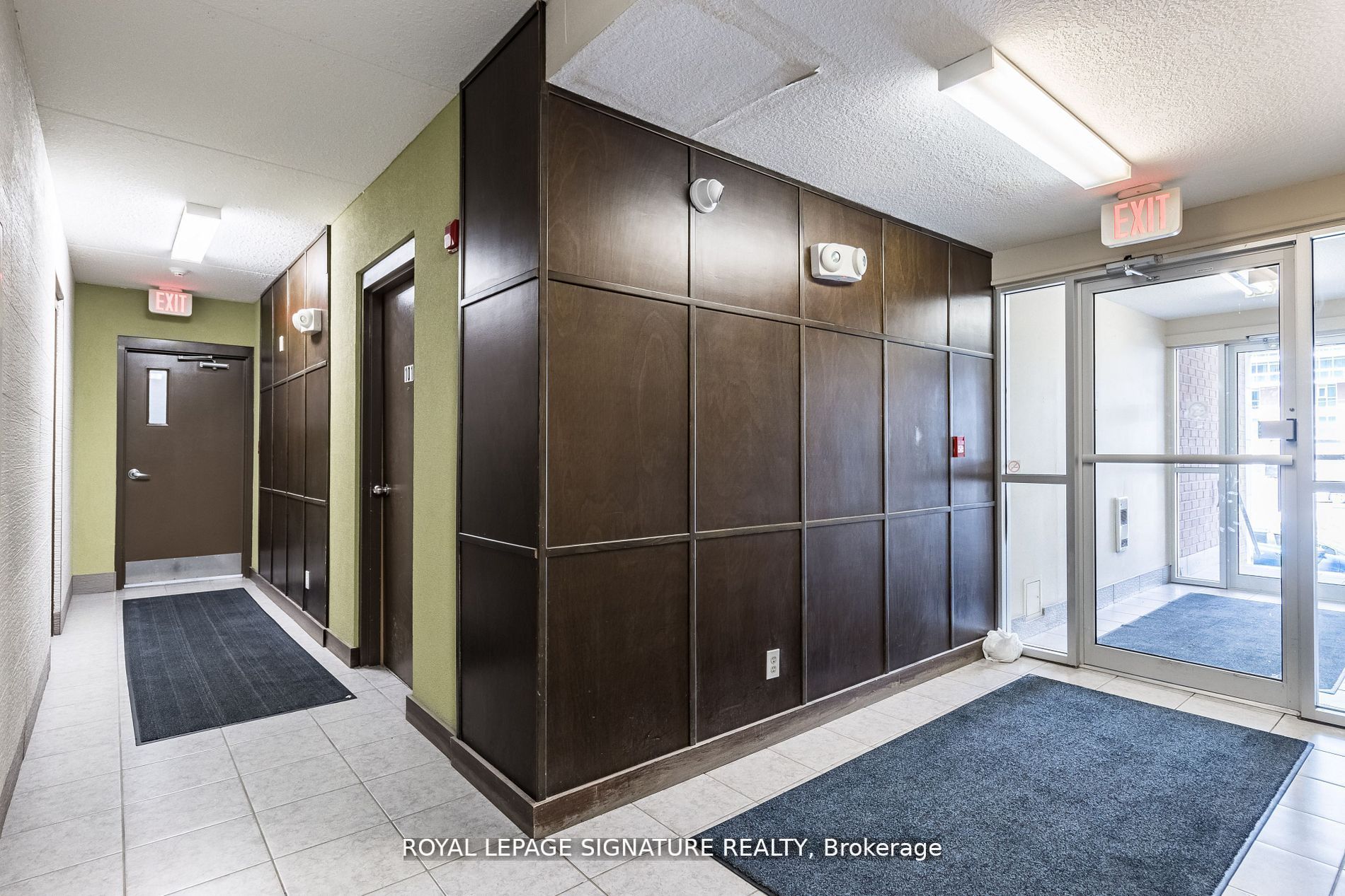 253 Lester Street, #101