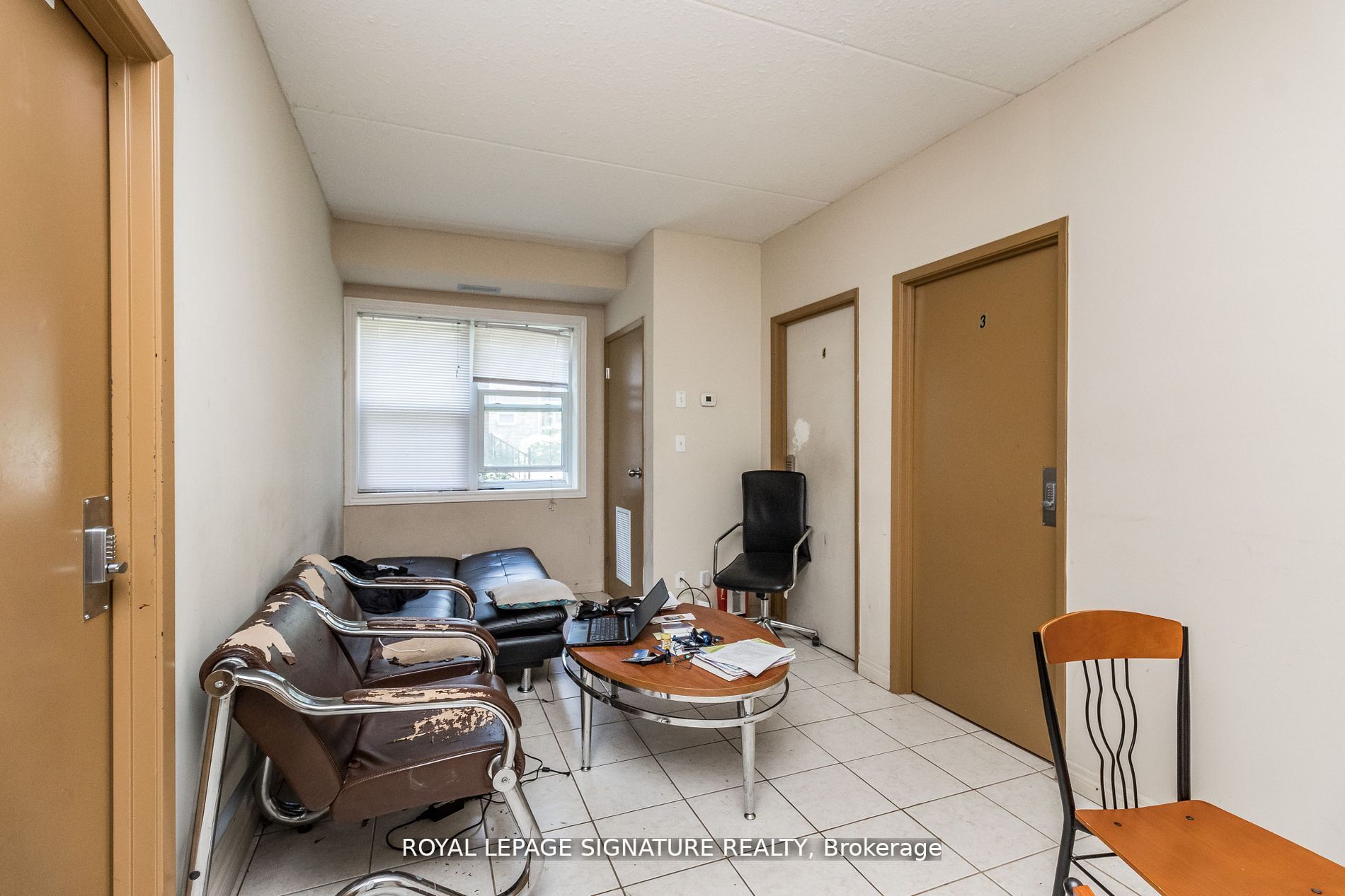253 Lester Street, #101