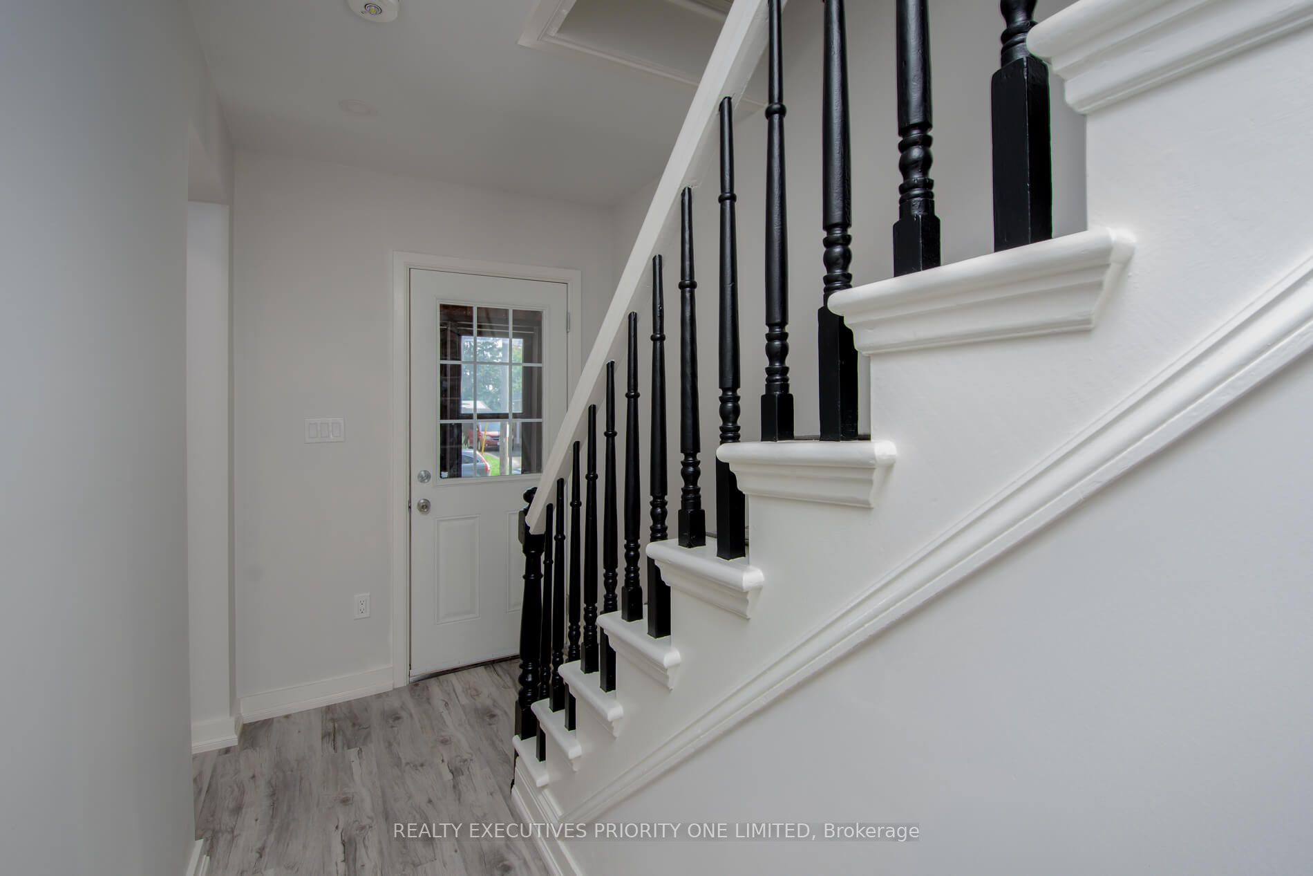 152 Main Street W