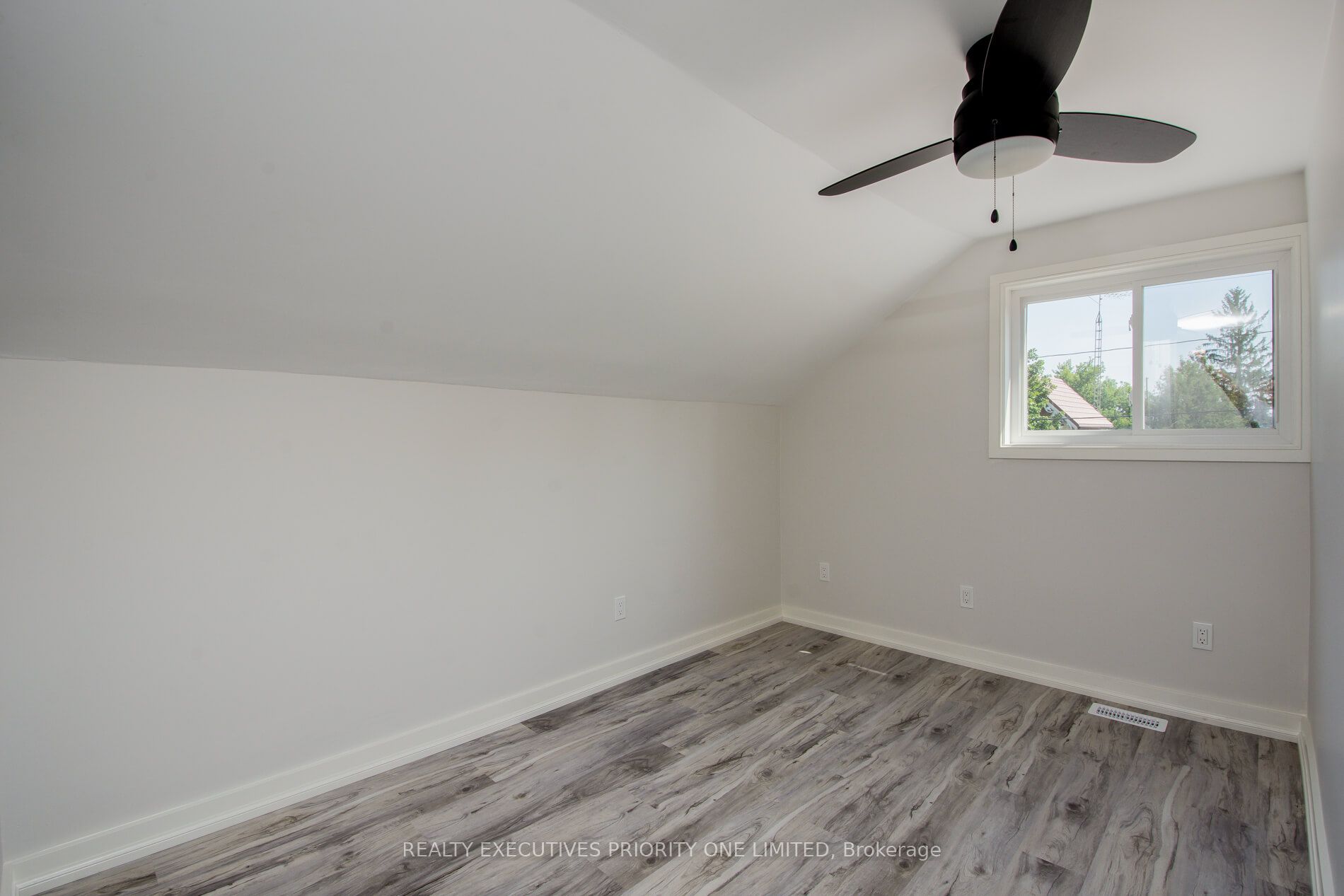 152 Main Street W