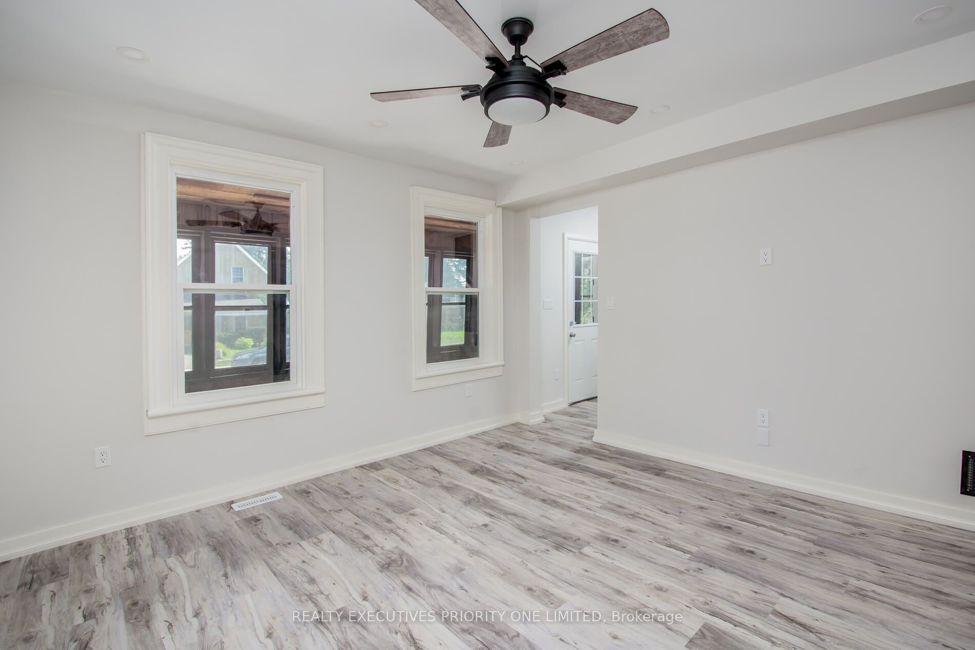 152 Main Street W