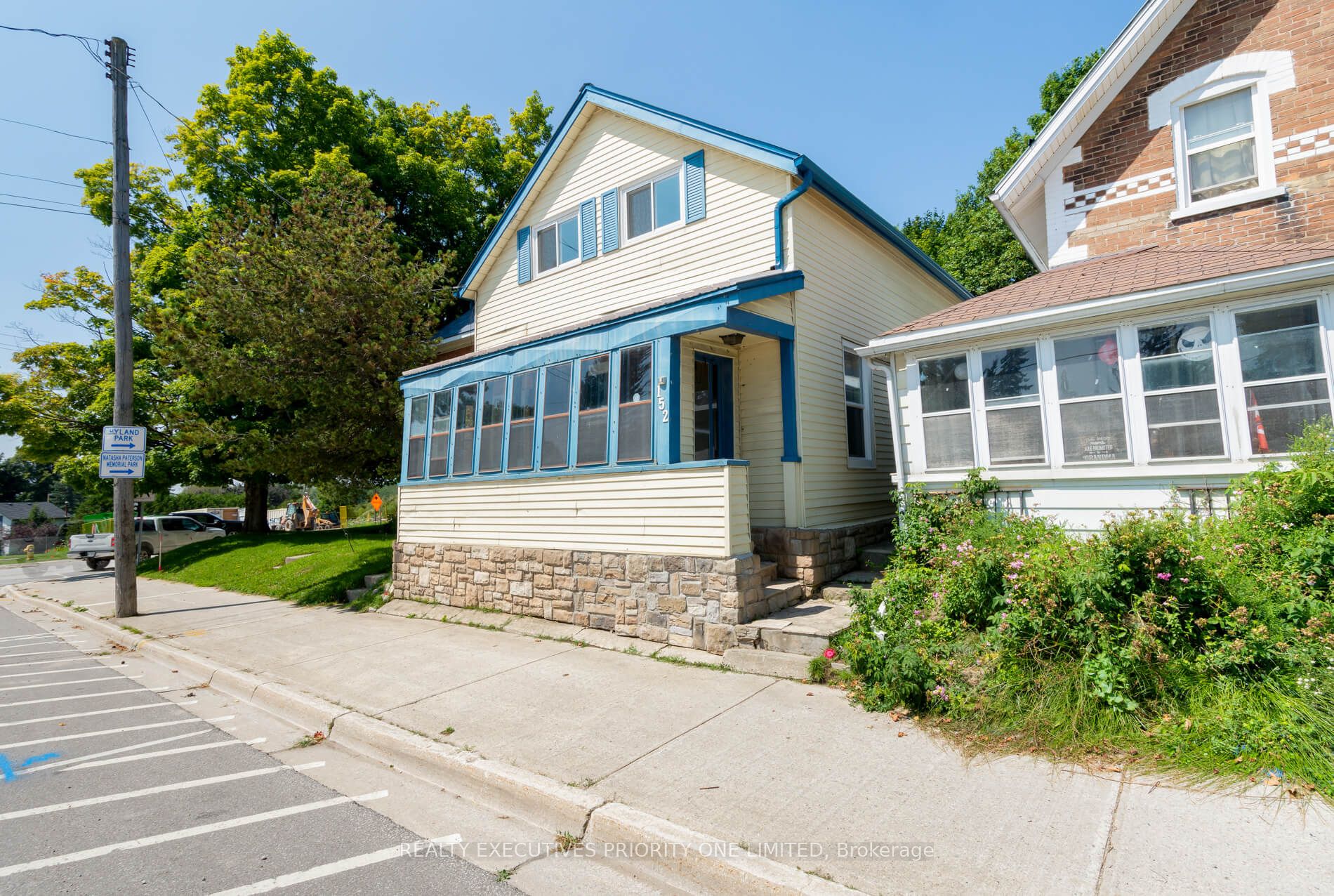 152 Main Street W