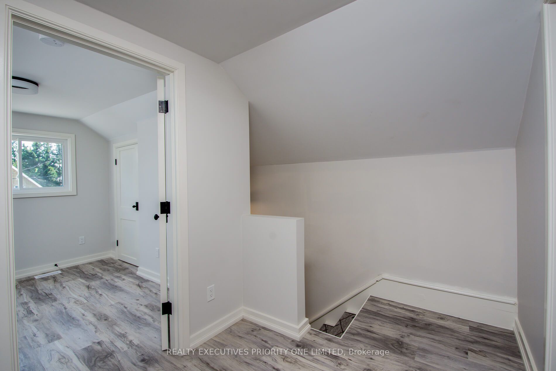 152 Main Street W