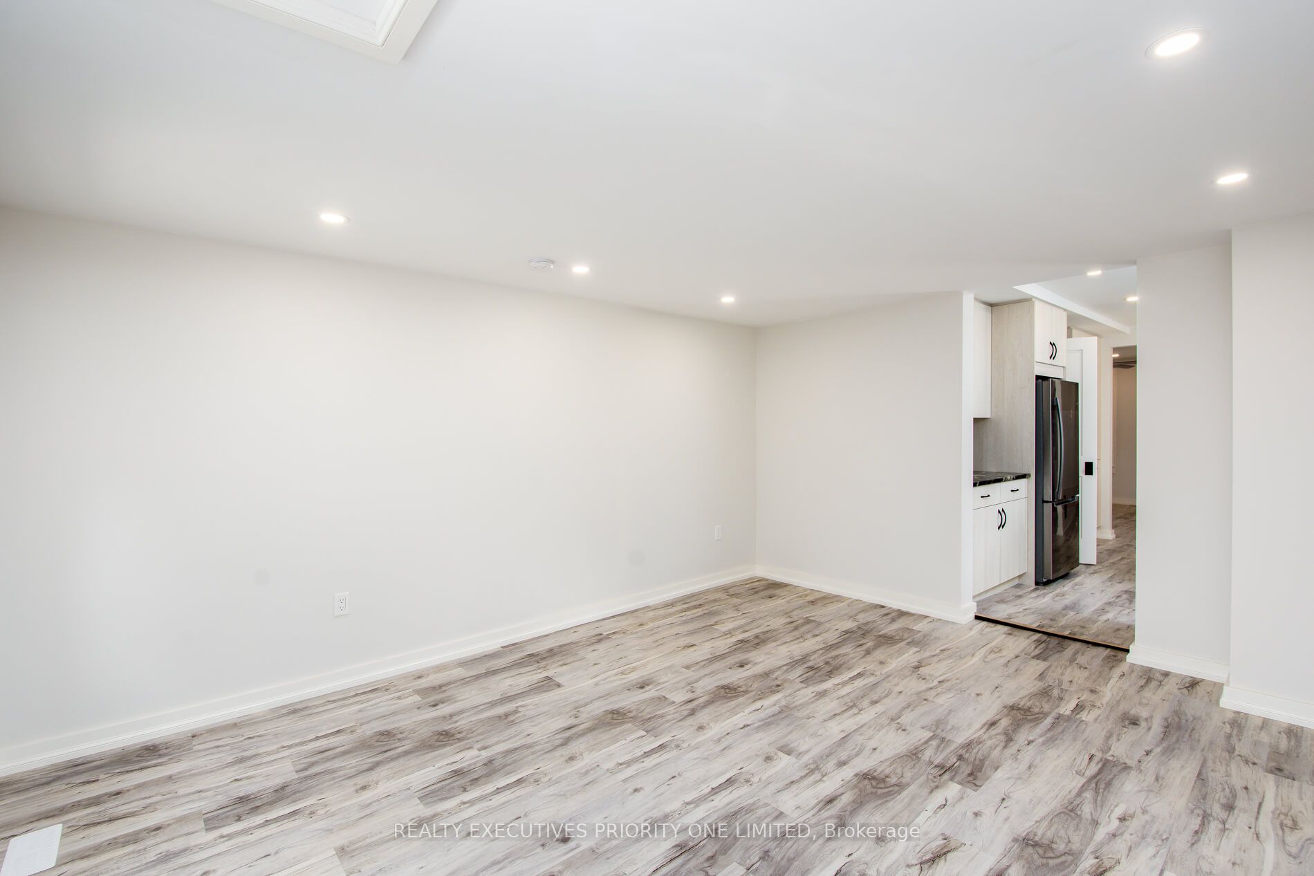 152 Main Street W