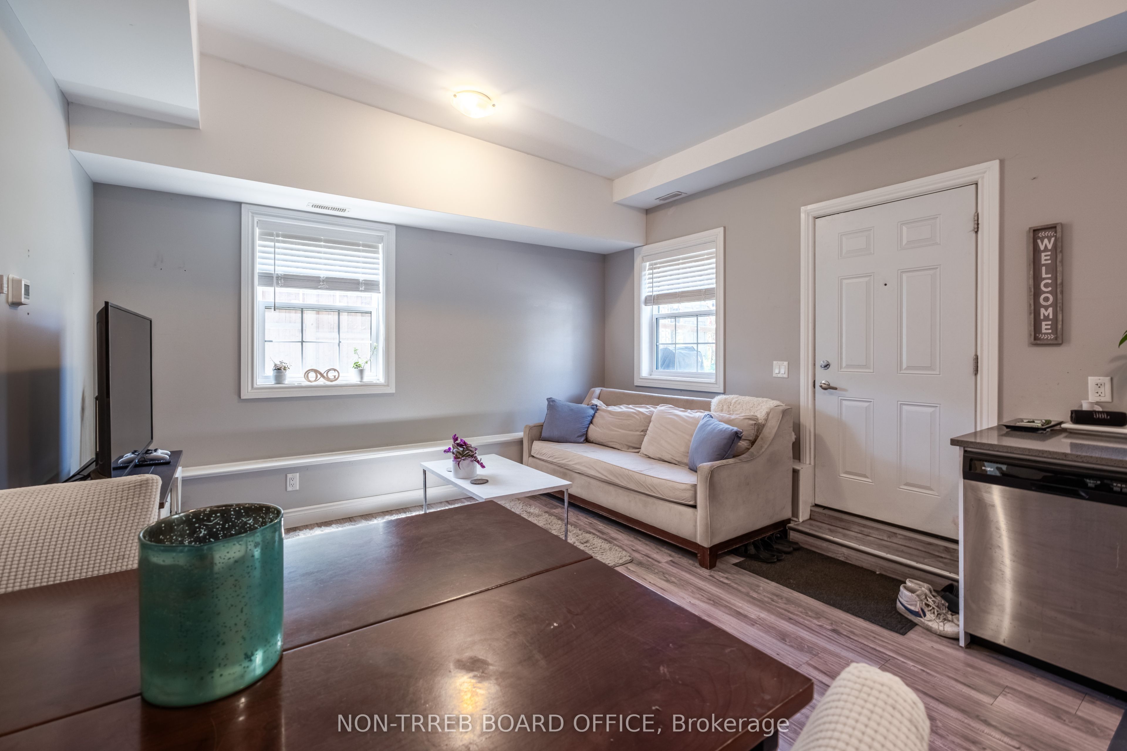 120 YONGE Street