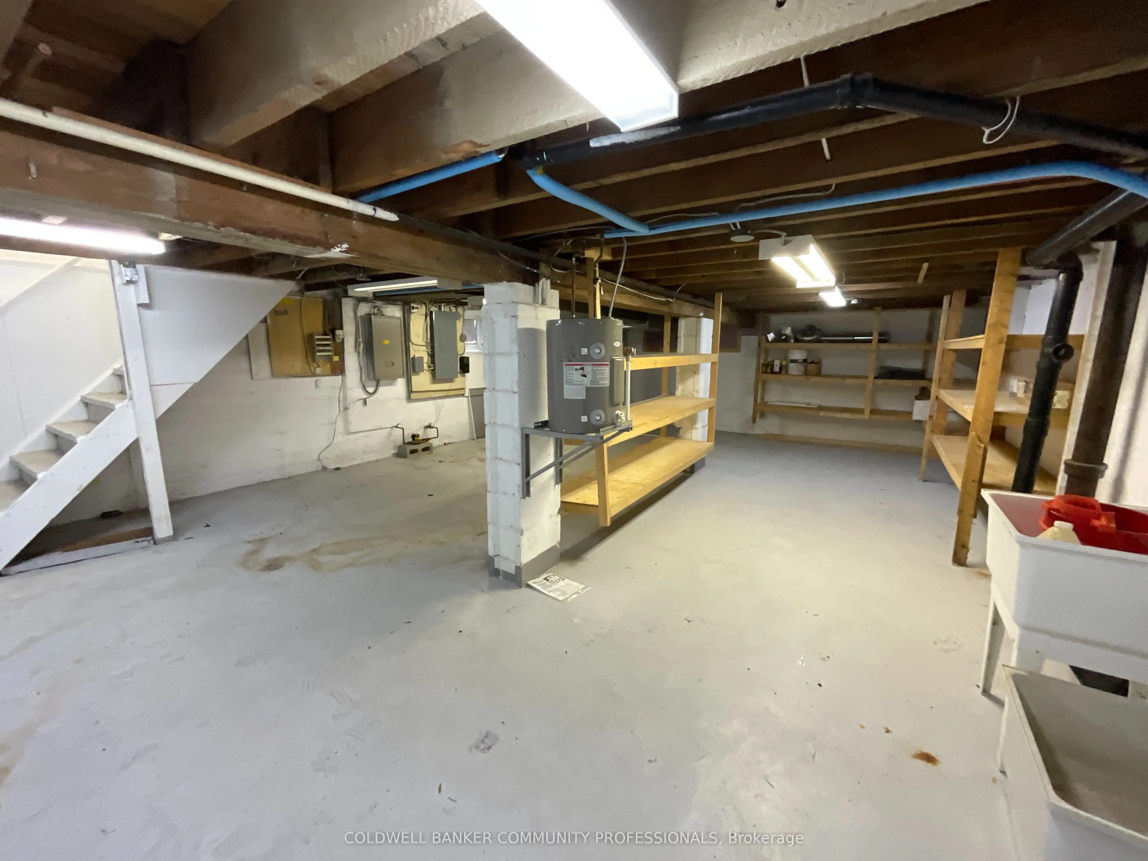 1359 Main Street E
