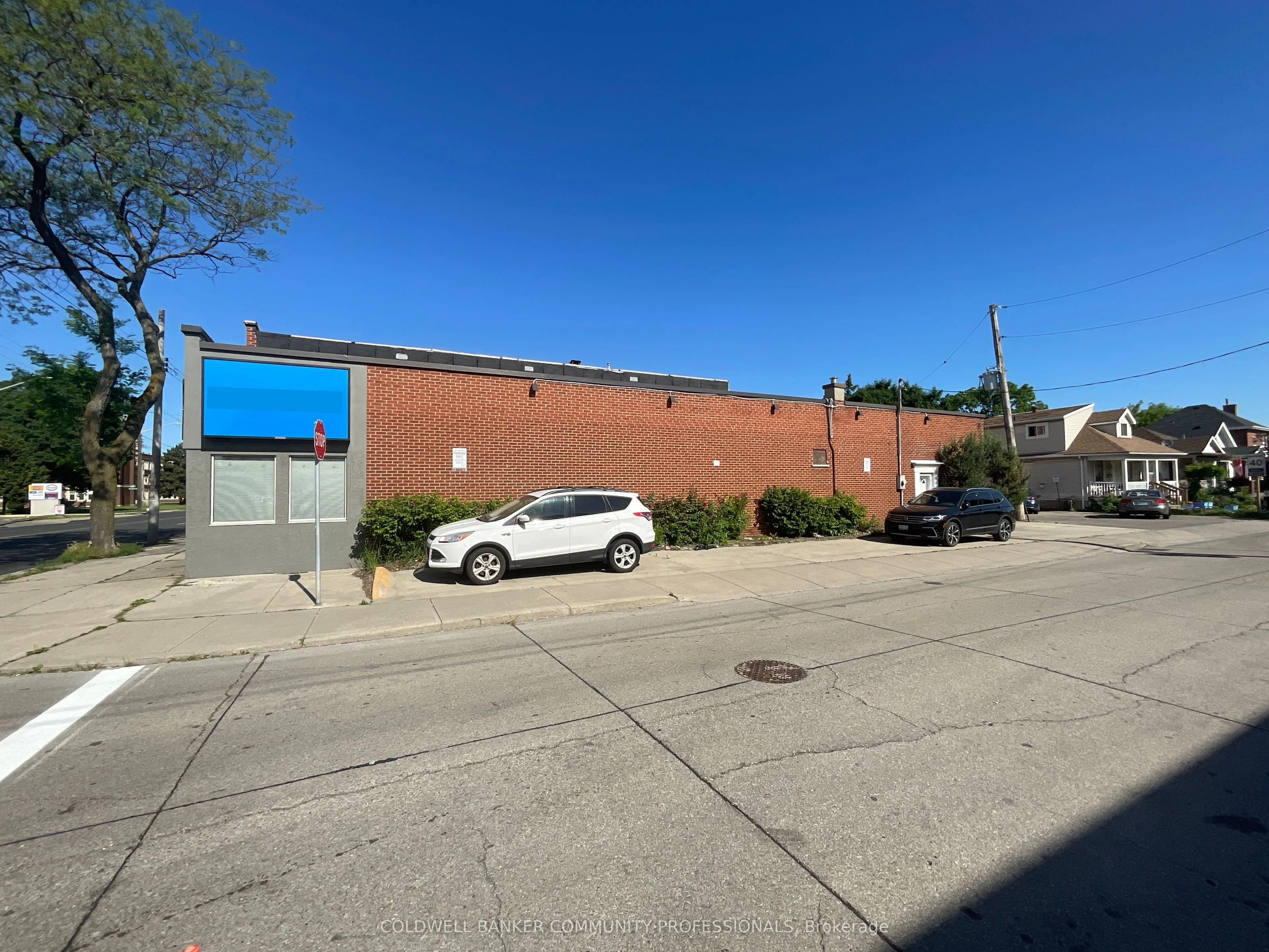 1359 Main Street E