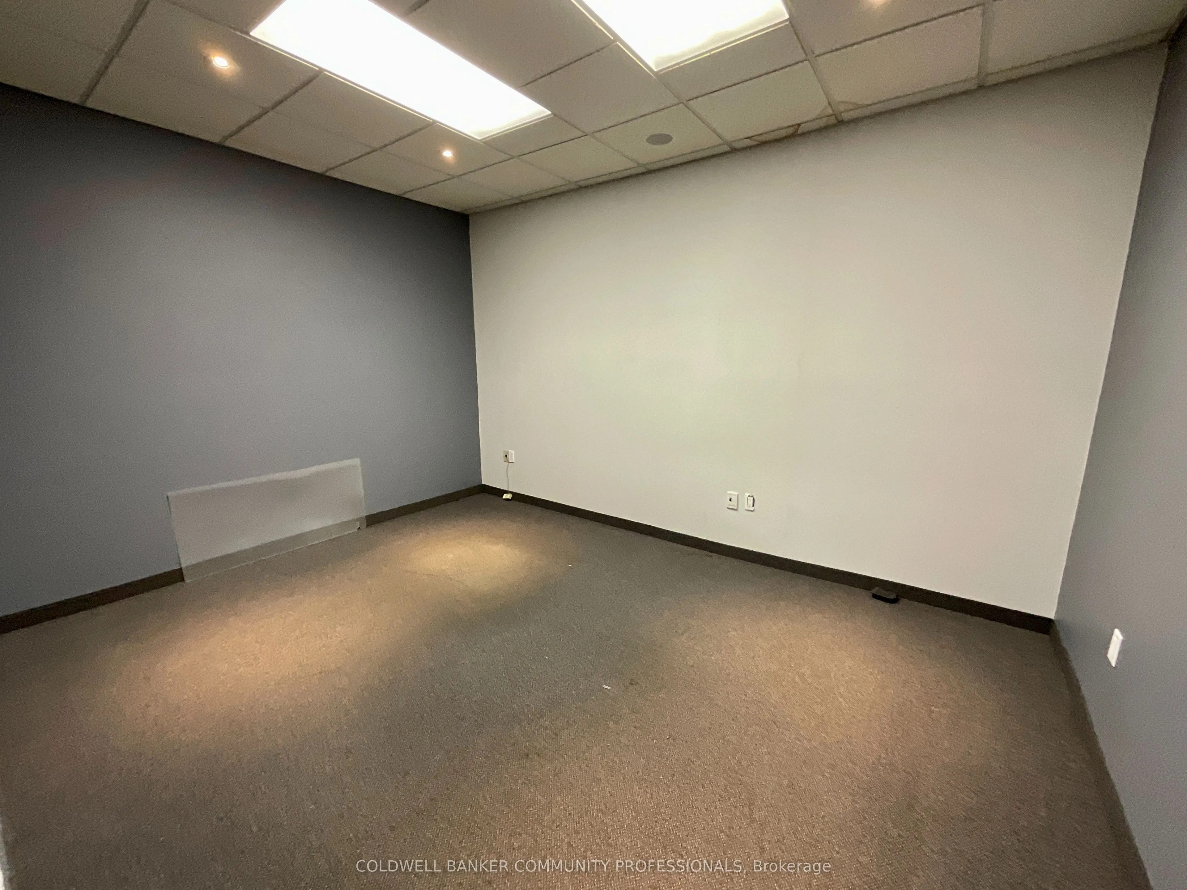 1359 Main Street E