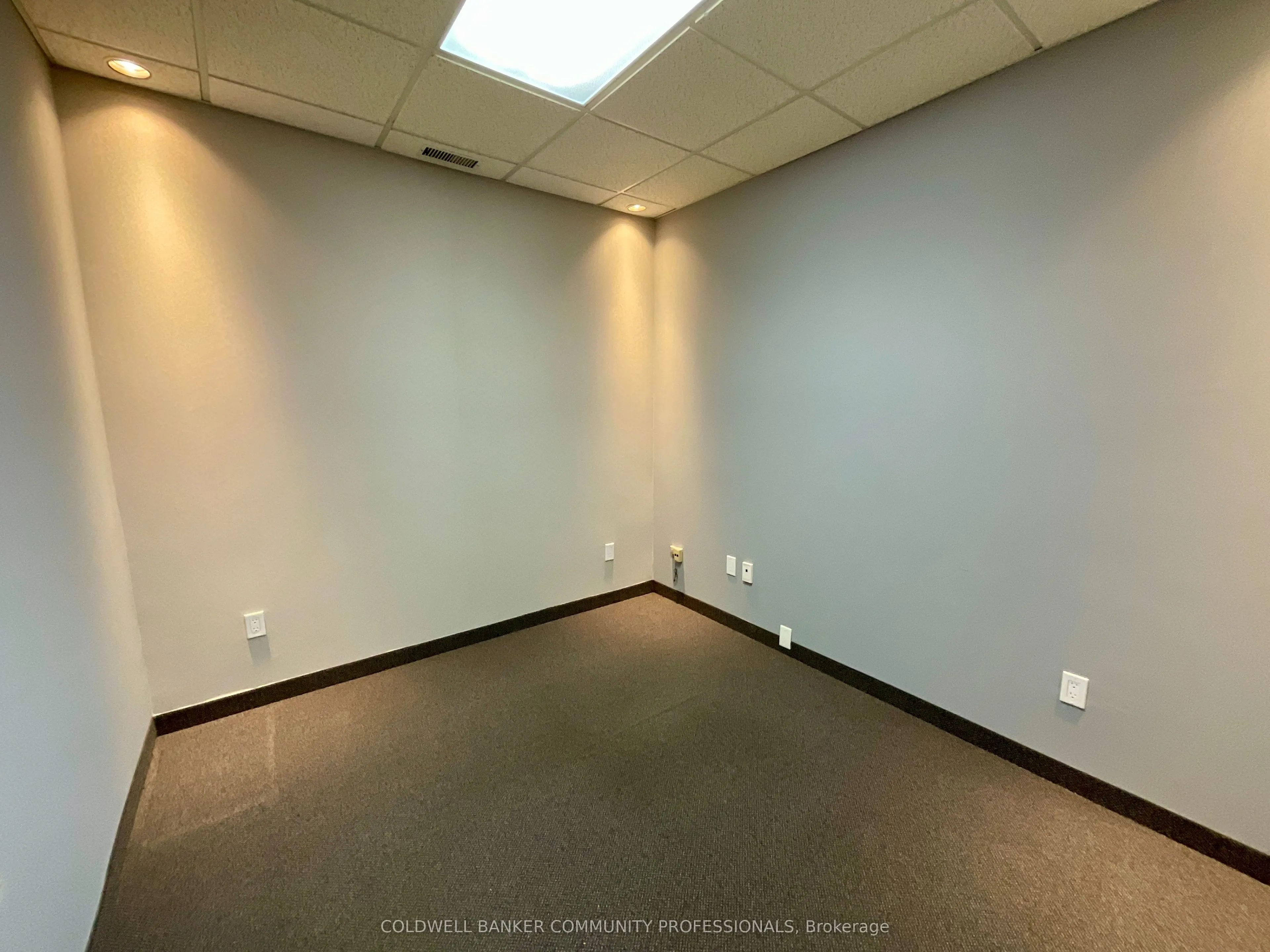 1359 Main Street E