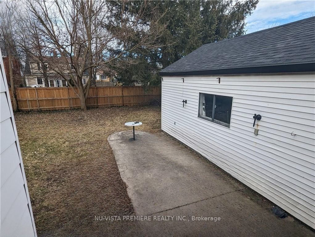 60 Eastman Avenue