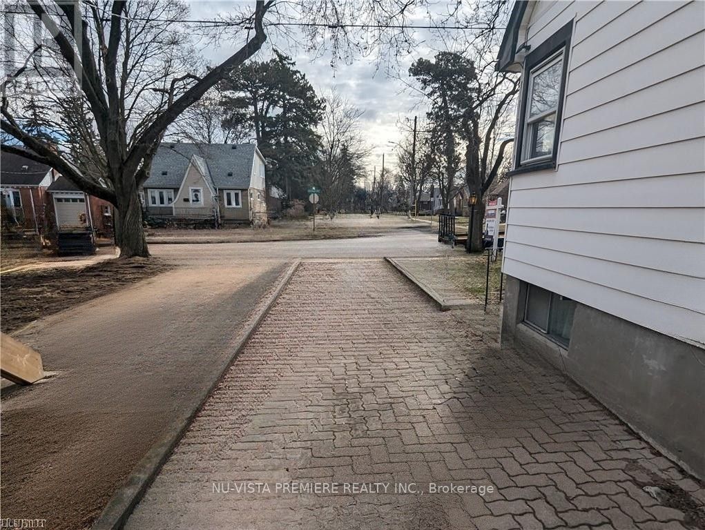 60 Eastman Avenue