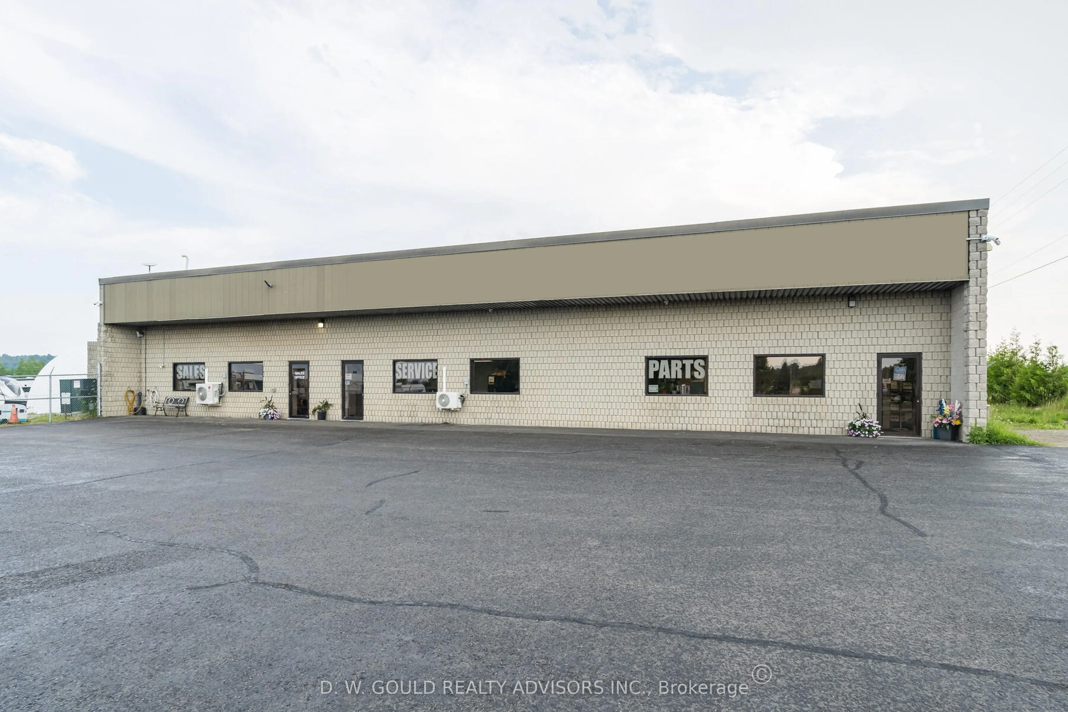 9577 Sideroad 17