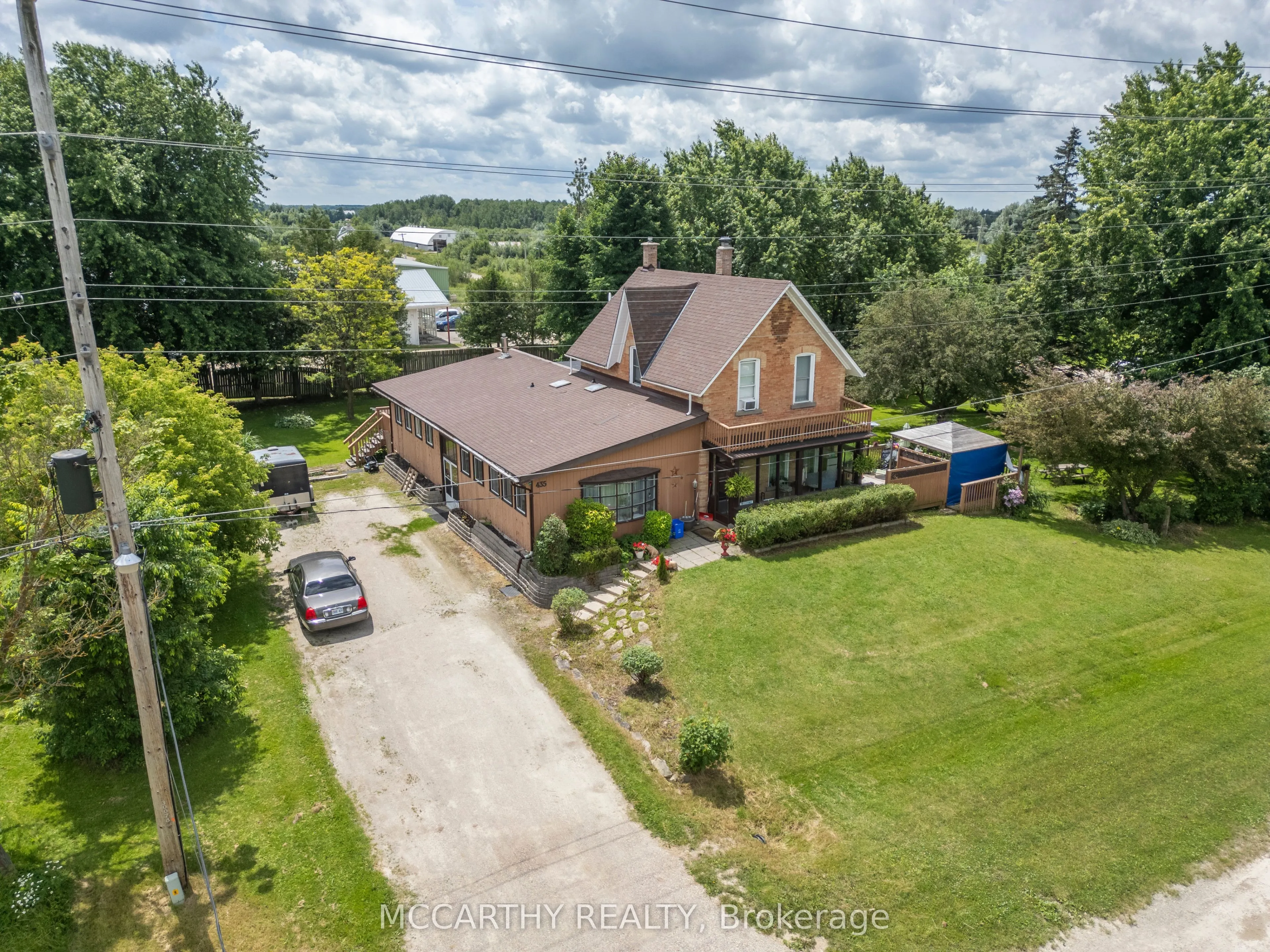 435 Main Street W