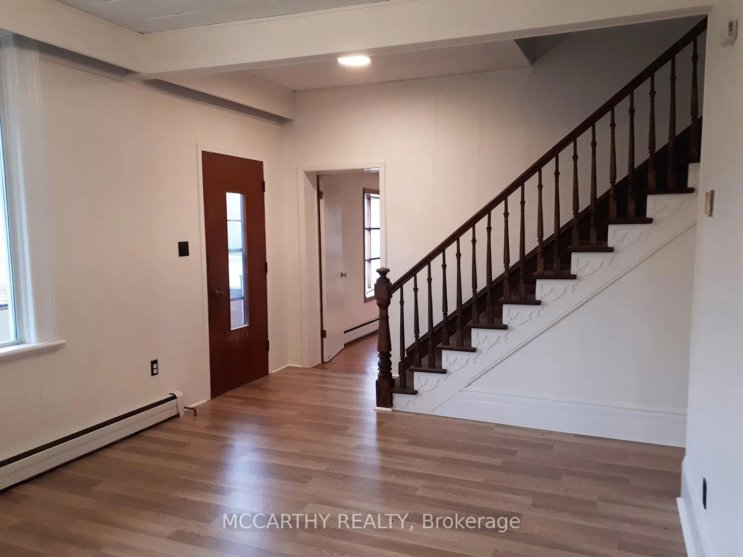435 Main Street W