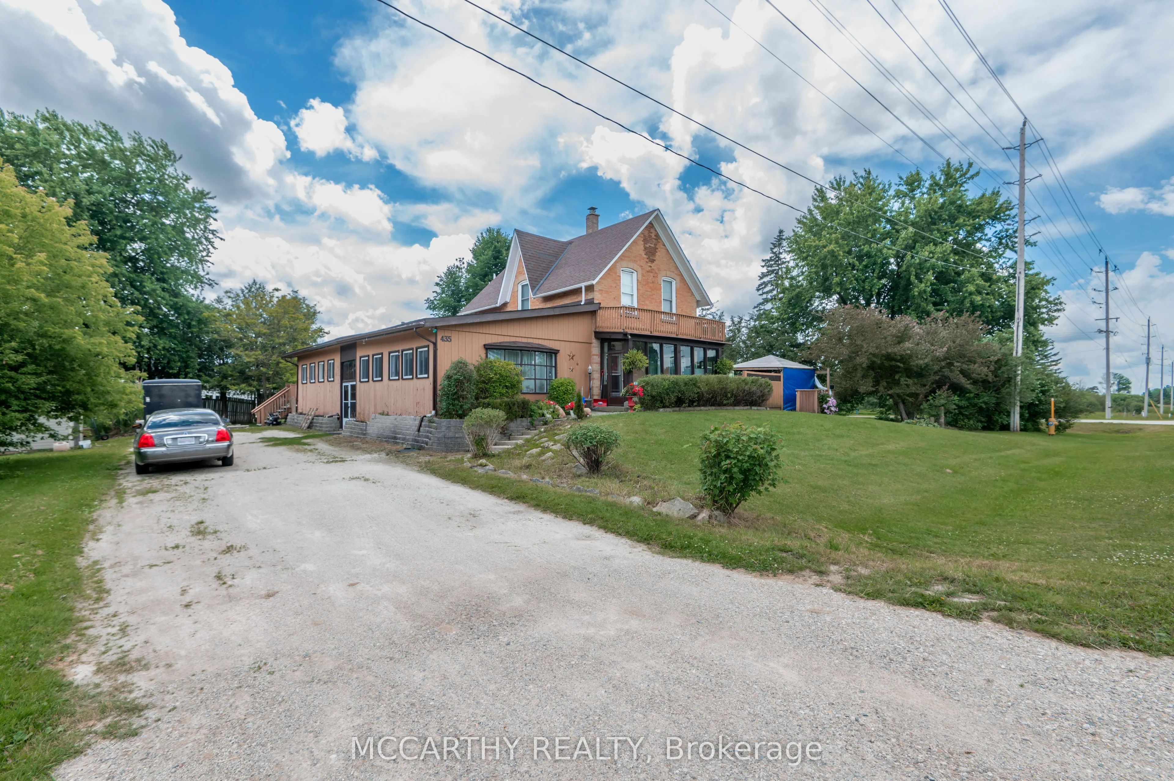 435 Main Street W