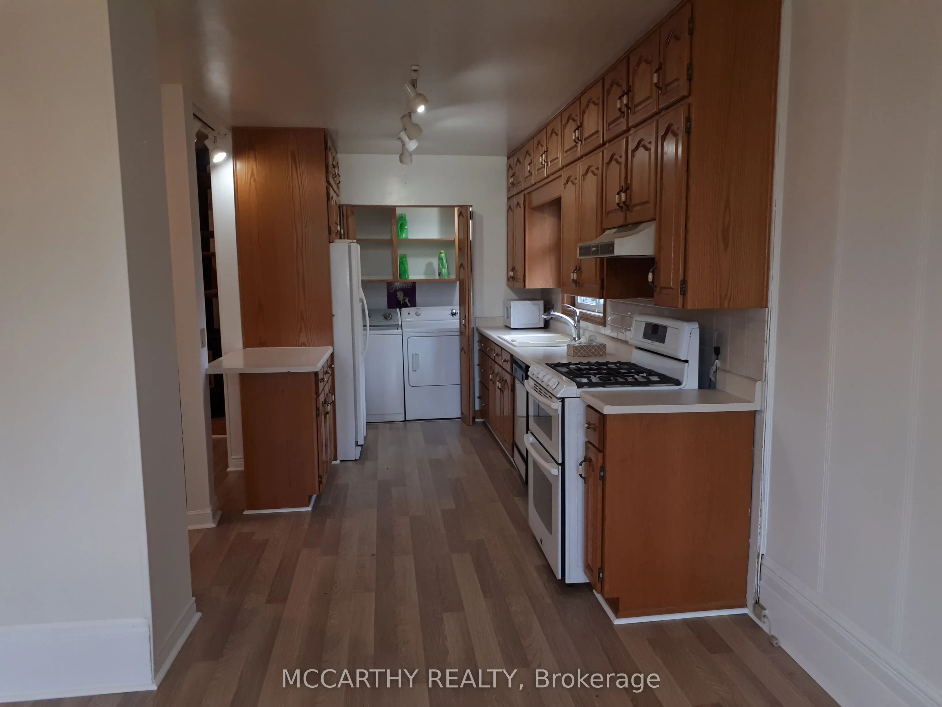 435 Main Street W
