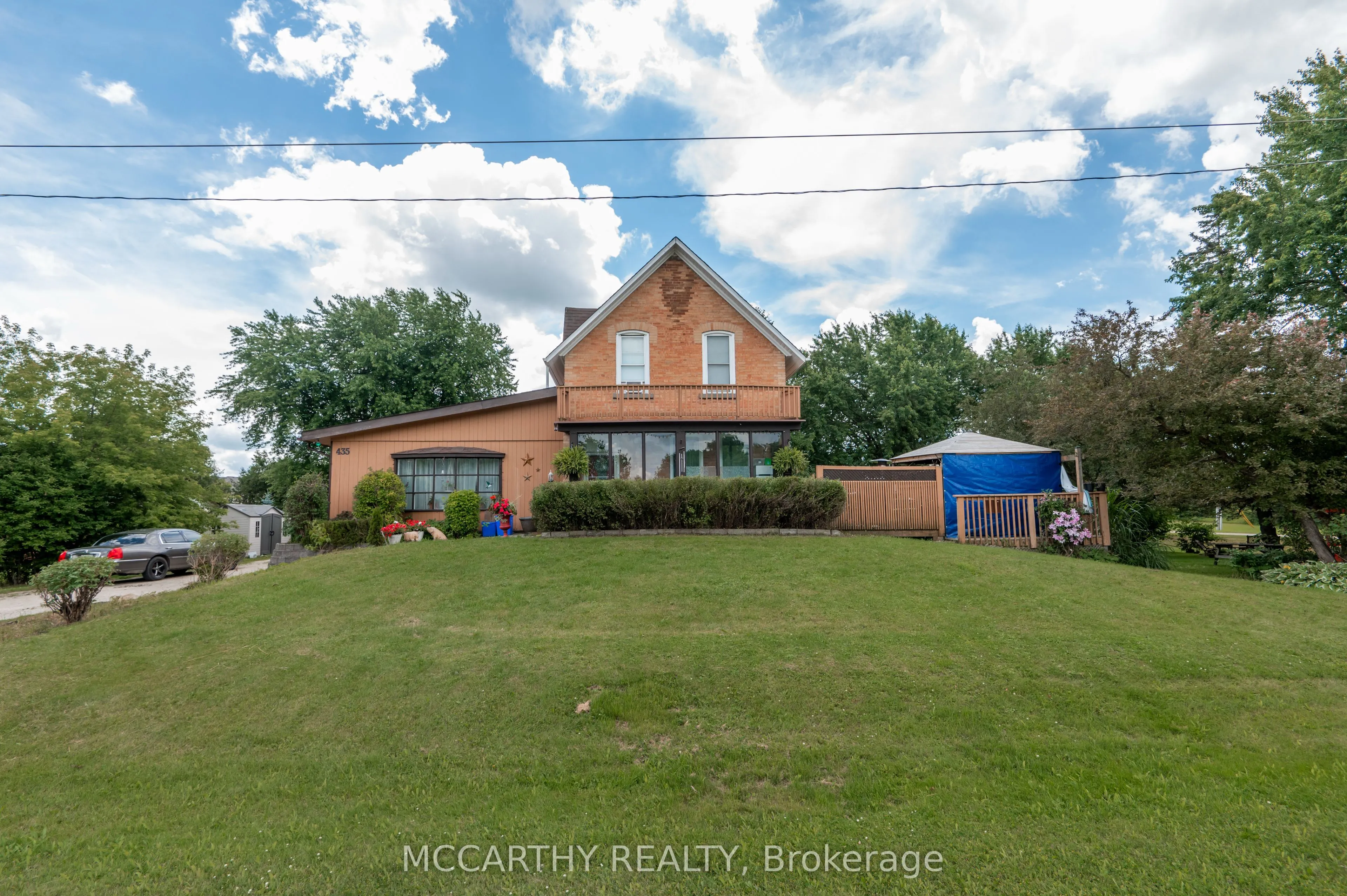435 Main Street W
