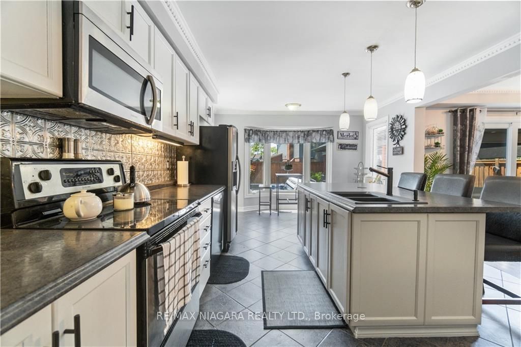 10 Meadowbrook Lane