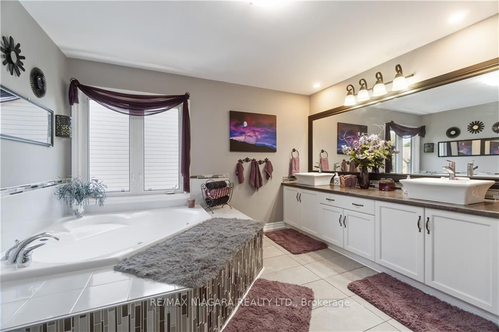 10 Meadowbrook Lane
