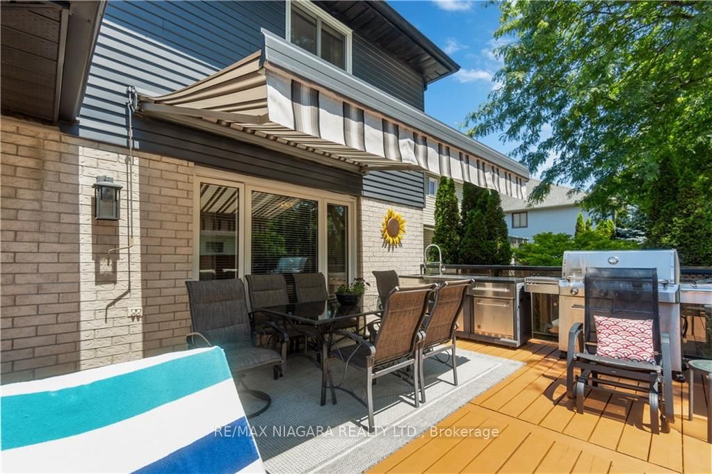 10 Meadowbrook Lane