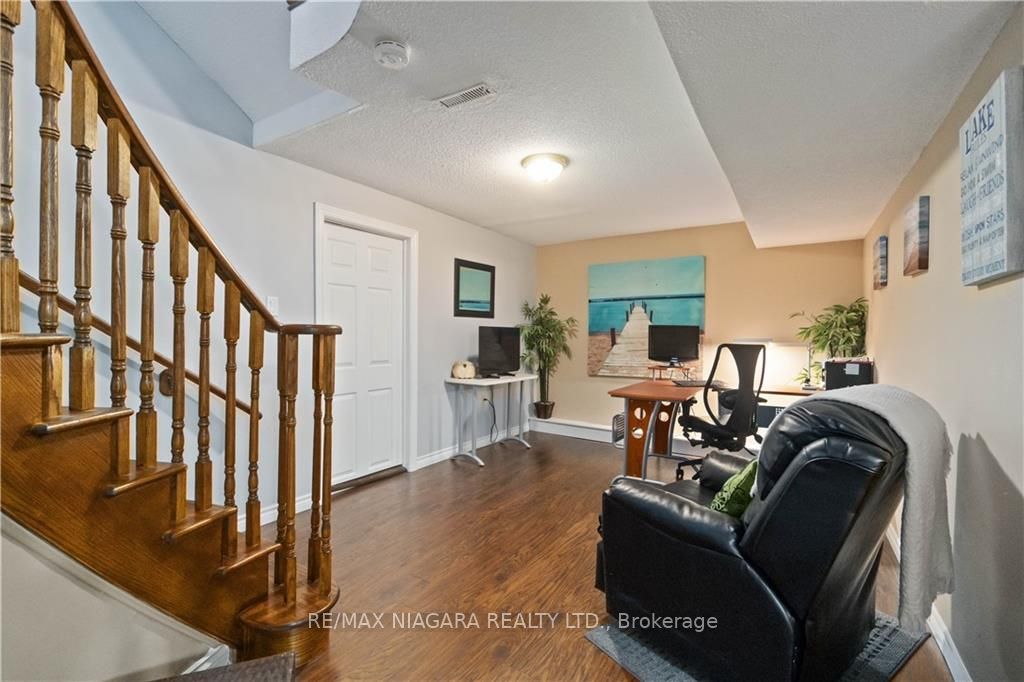 10 Meadowbrook Lane