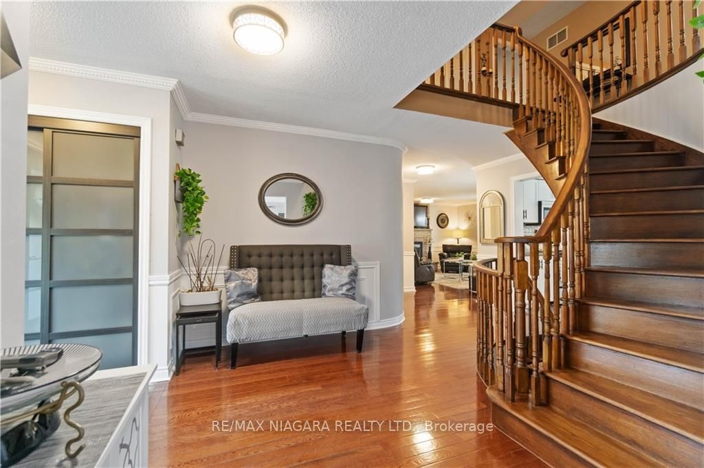 10 Meadowbrook Lane