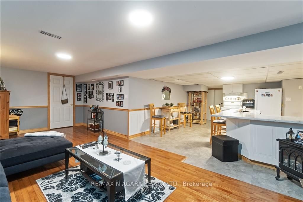 10 Meadowbrook Lane