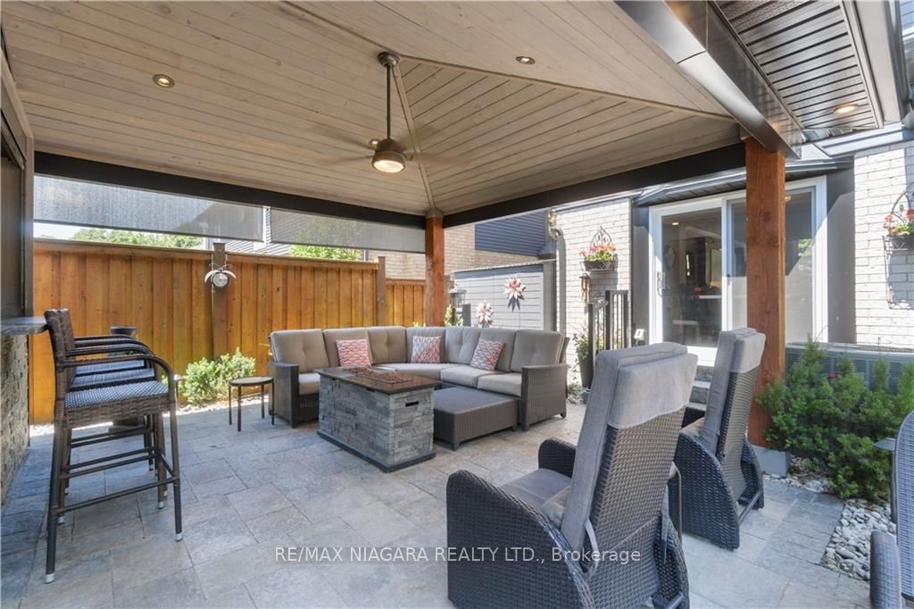 10 Meadowbrook Lane
