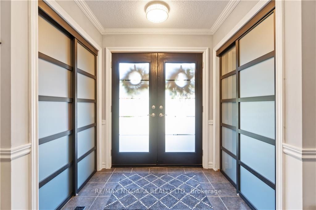 10 Meadowbrook Lane